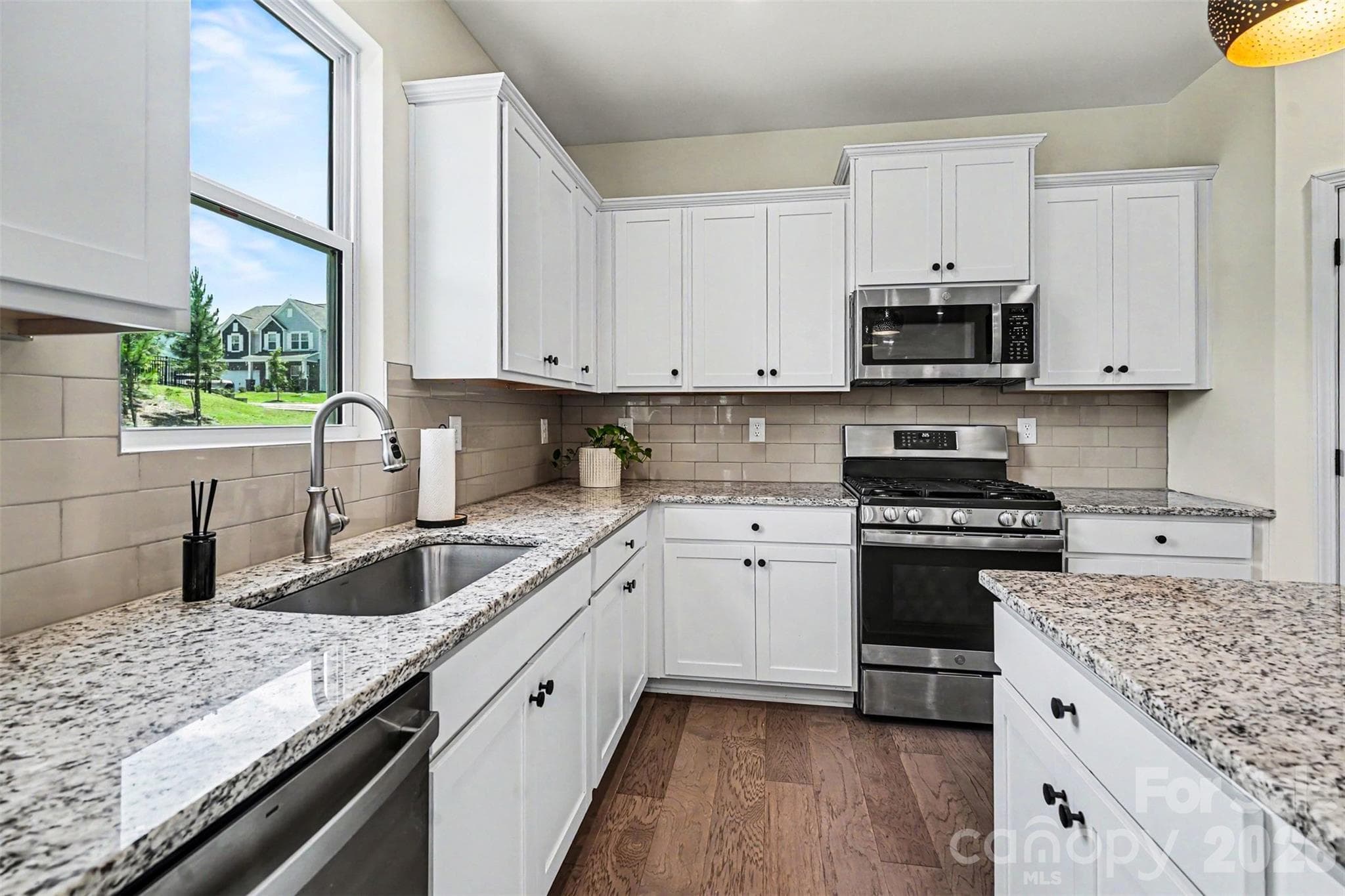 Ample counter and cabinet space - Indian Trail