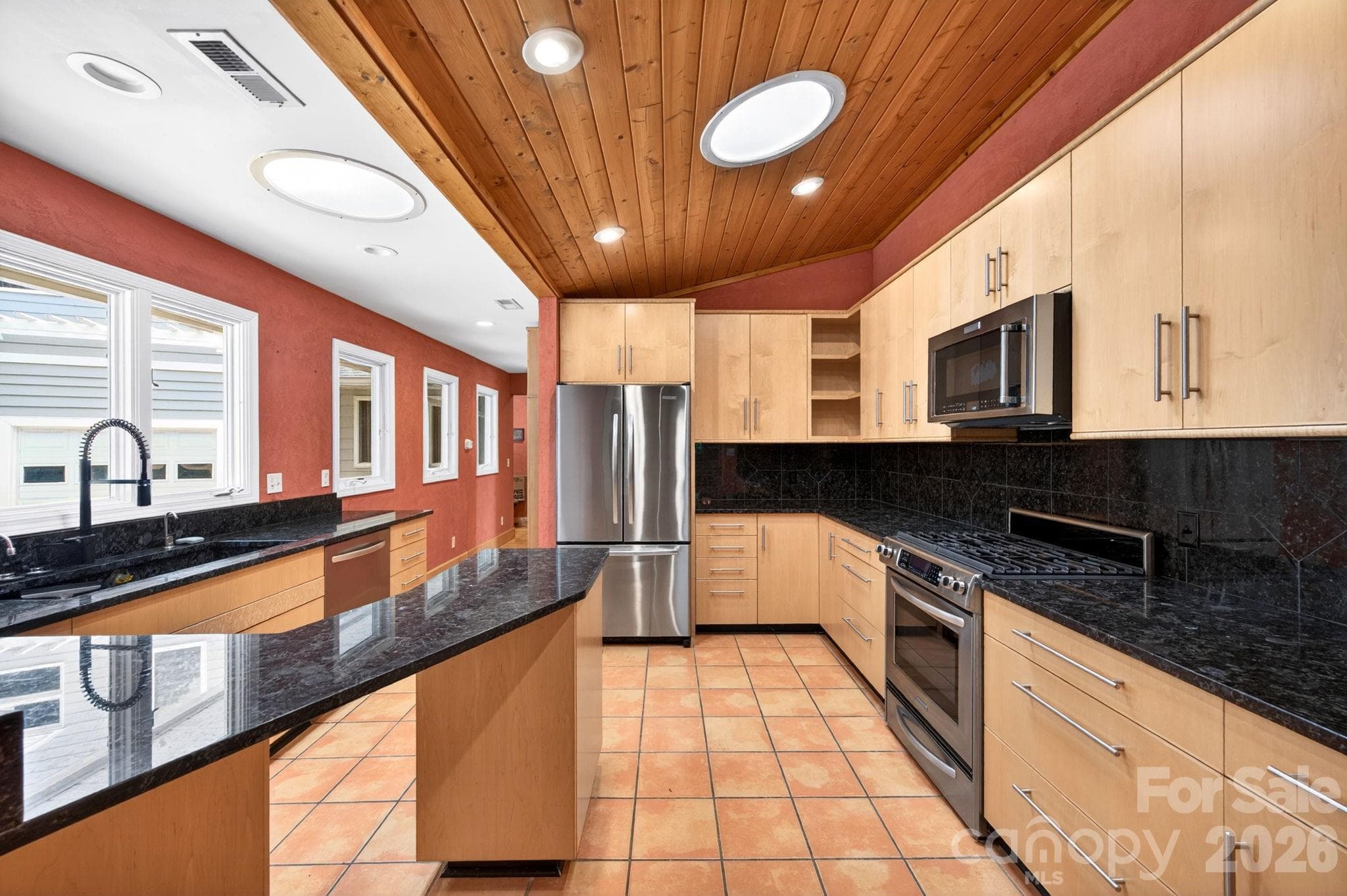 Single Family Residence at 38 Lookout Road, Asheville, photo 9 of 33