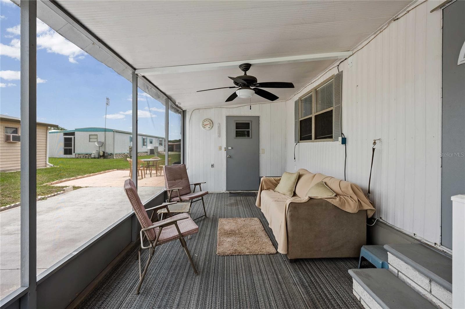 Nice screen room on this home. - 3834 SARAH DR, WESLEY CHAPEL
