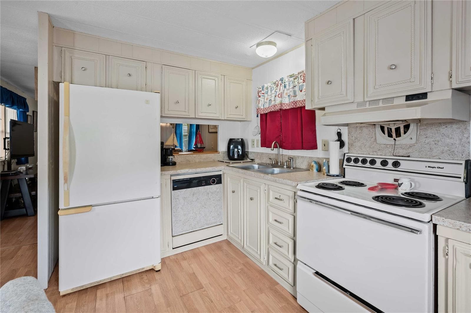 Mobile Home at 3834 SARAH DR, WESLEY CHAPEL, photo 11 of 32