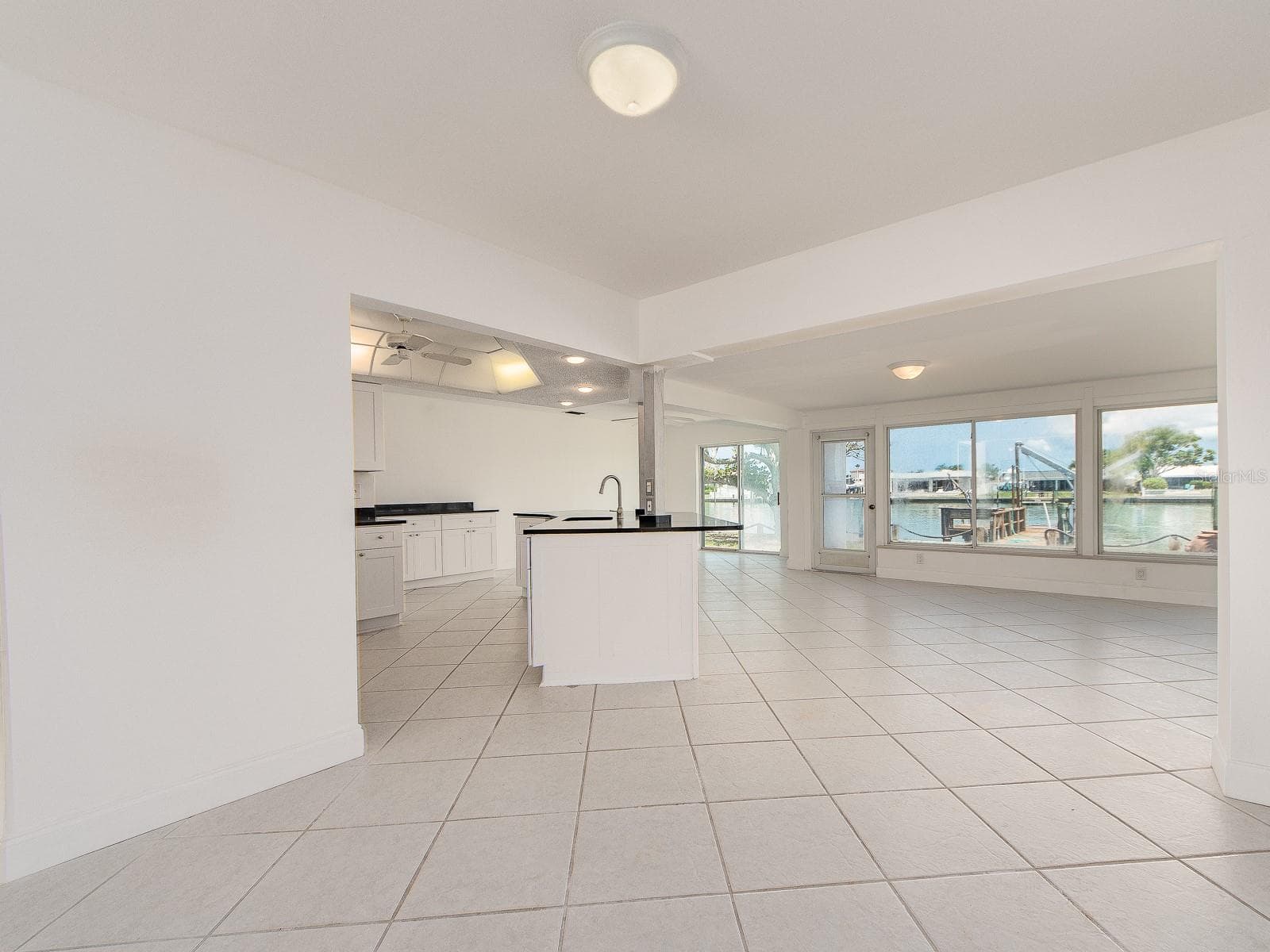 opening up into the kitchen and family room - 720 115TH AVE, TREASURE ISLAND