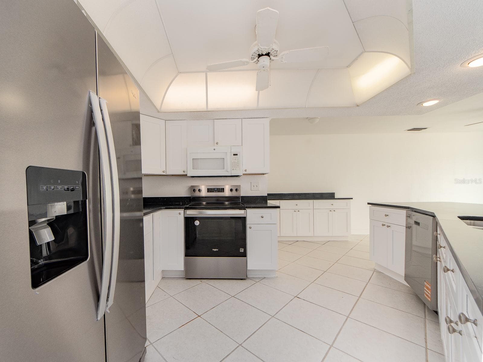 Brand new kitchen with all new appliances. - 720 115TH AVE, TREASURE ISLAND