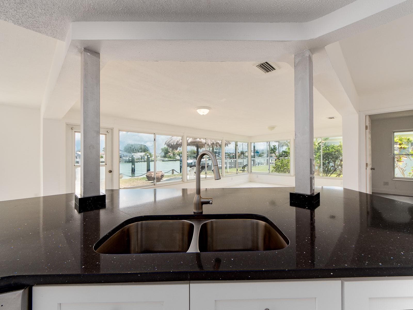 Enjoy your view while doing the dishes - 720 115TH AVE, TREASURE ISLAND