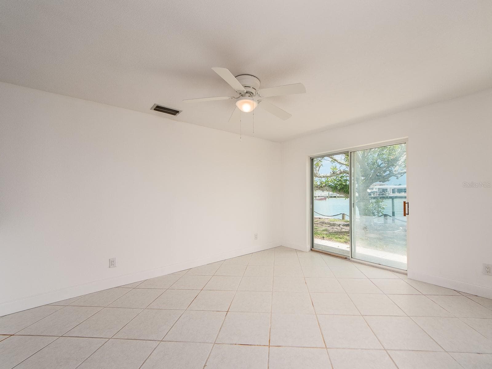 dining area leading to sliding patio doors - 720 115TH AVE, TREASURE ISLAND