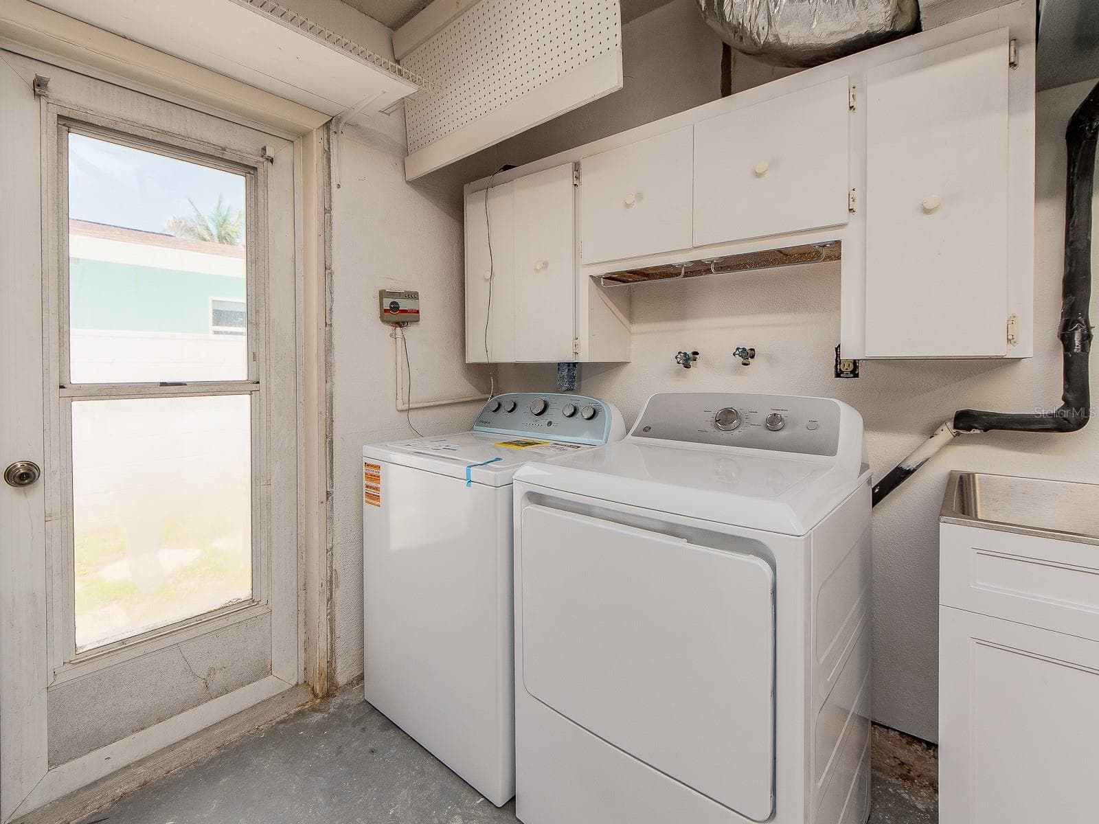 brand new washer and dryer. - 720 115TH AVE, TREASURE ISLAND
