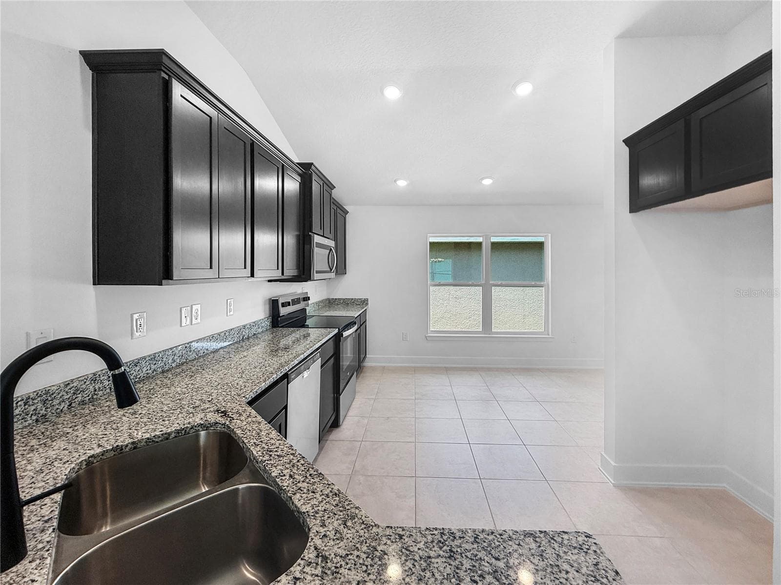 Kitchen with Granite Countertops - 7612 BENT TREE LOOP, ST CLOUD