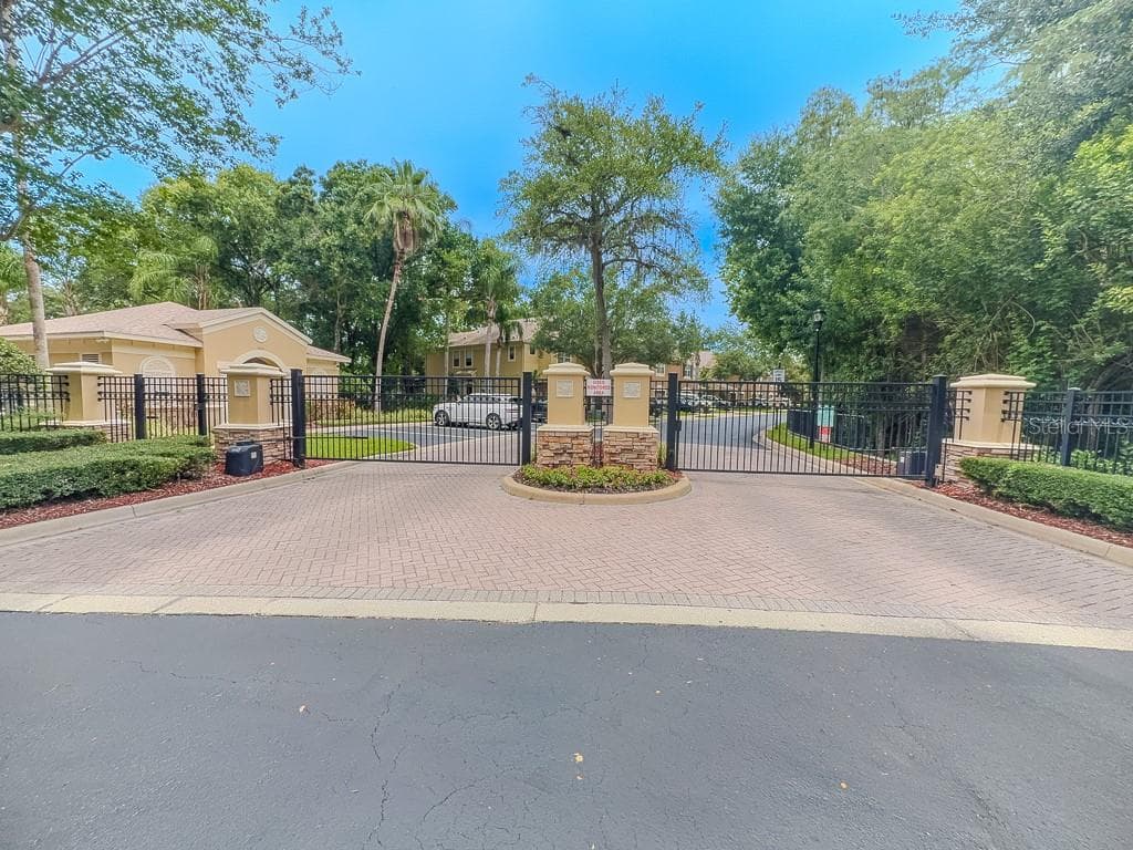 Townhouse at 8505 SANDY BEACH ST, TAMPA, photo 4 of 59
