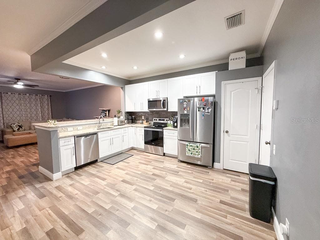 Townhouse at 8505 SANDY BEACH ST, TAMPA, photo 9 of 59