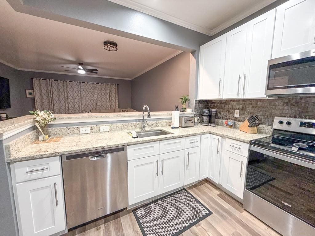 Townhouse at 8505 SANDY BEACH ST, TAMPA, photo 10 of 59