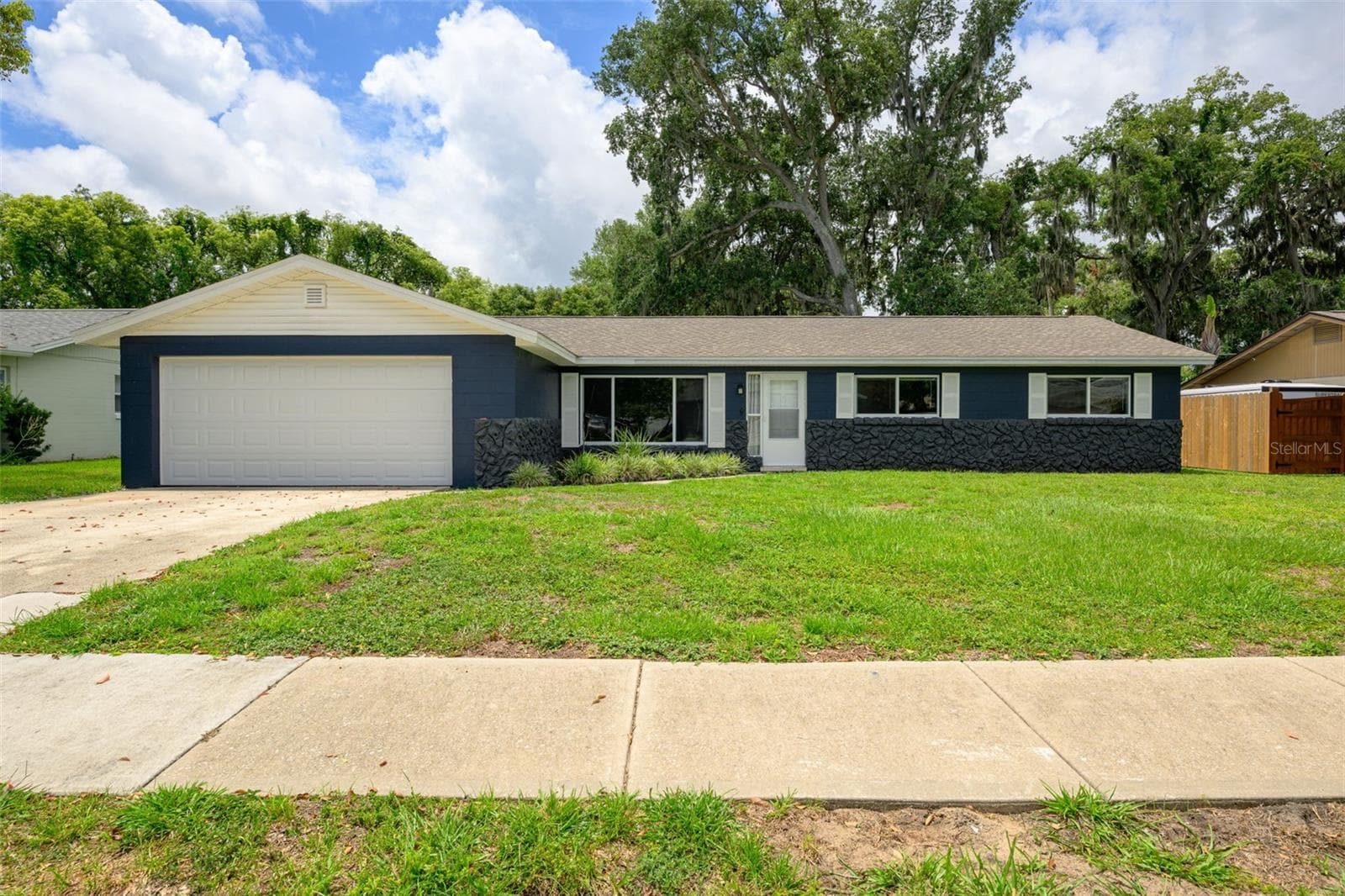 110 CAMBRIDGE DR