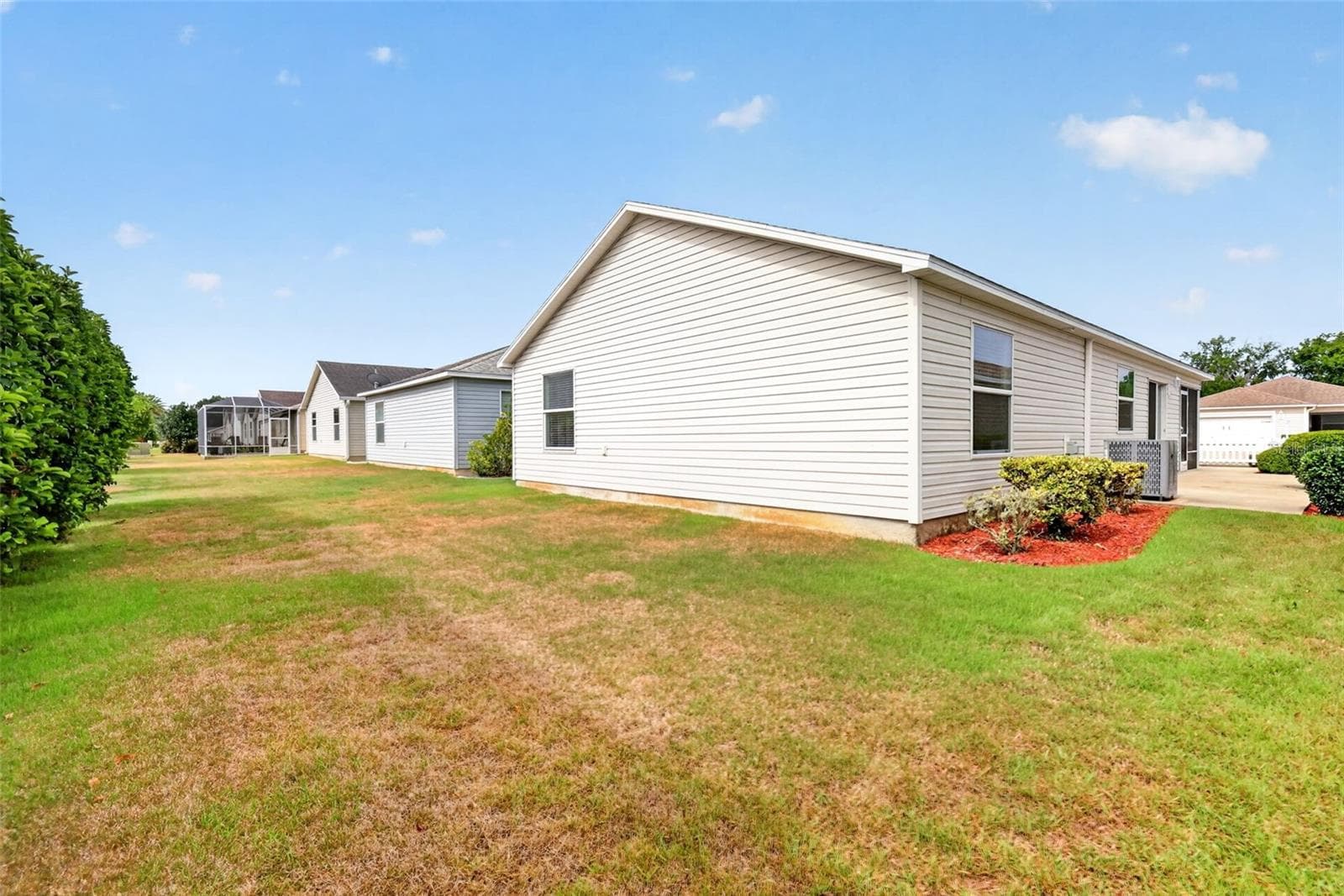 Large Rear Yard with Mature Privacy Landscaping - 3419 CARRABELLE CT, THE VILLAGES