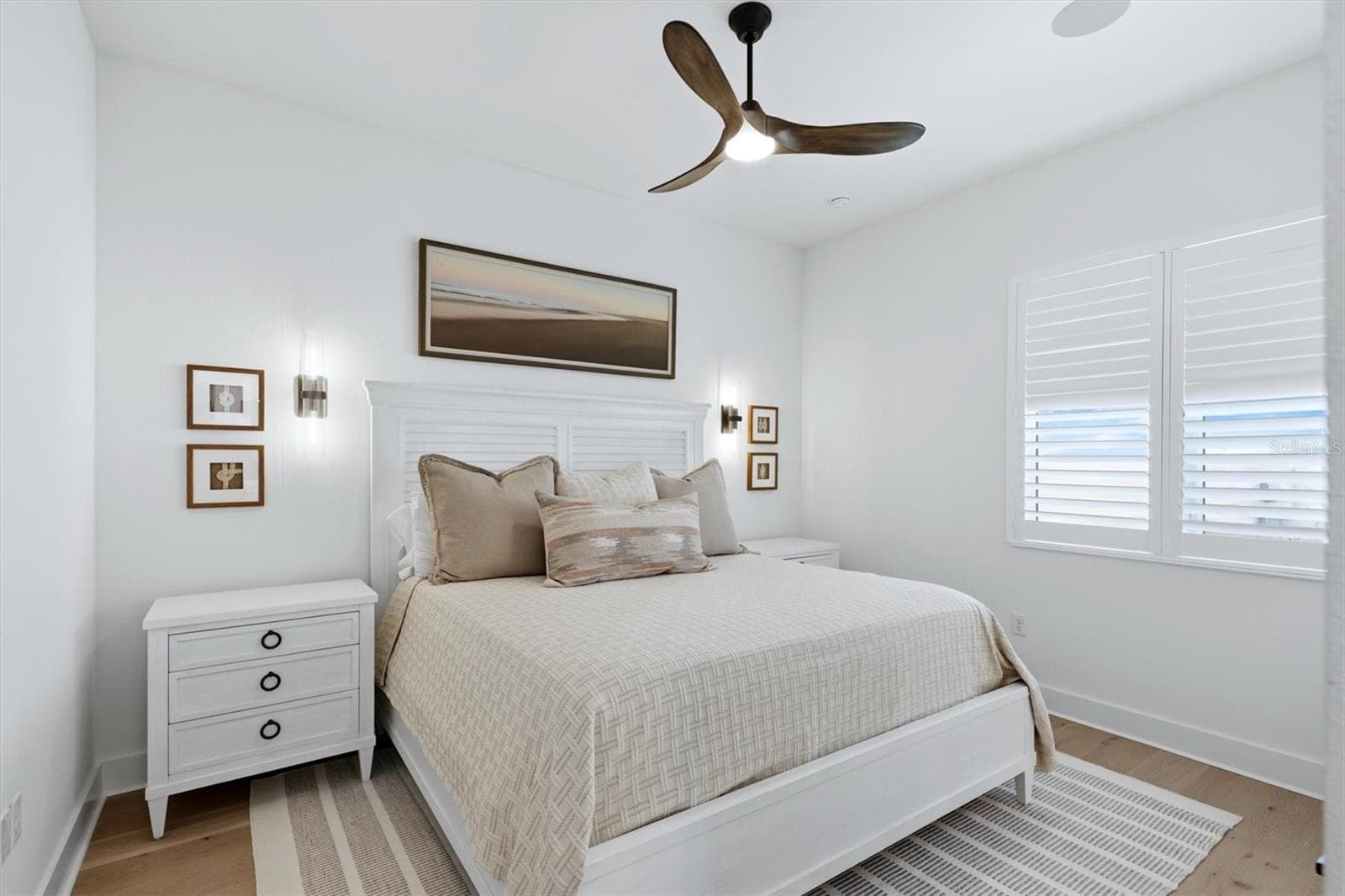2nd Bedroom with ensuite bath - 5931 CAT CLAW LN, BRADENTON