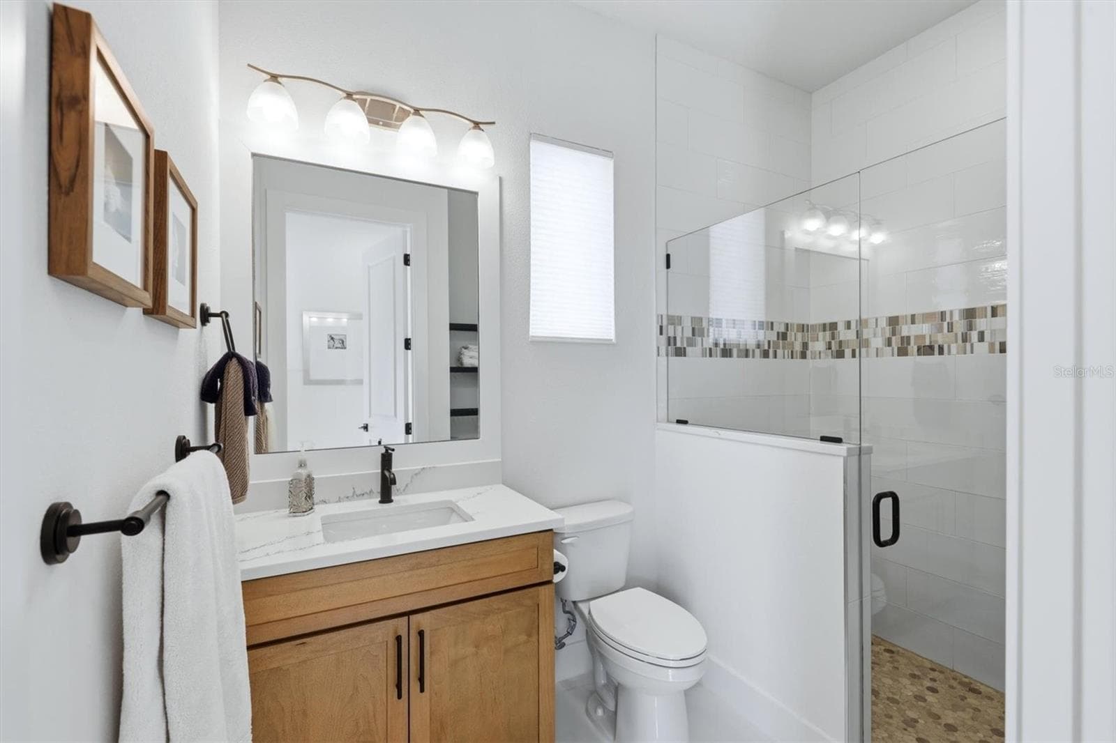 Hall Bath / 3rd Bedroom Bath - 5931 CAT CLAW LN, BRADENTON