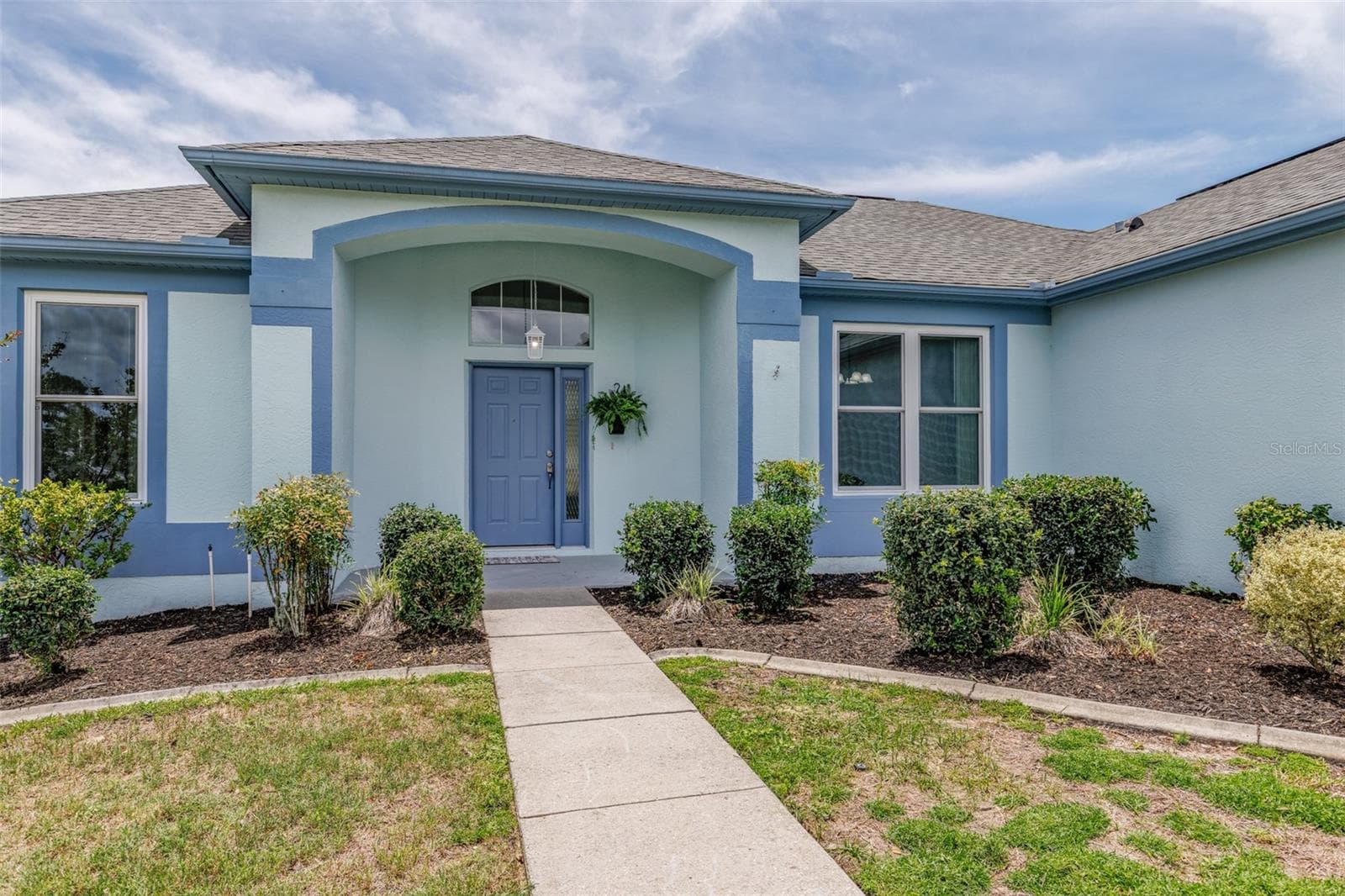 210 W REXFORD DR