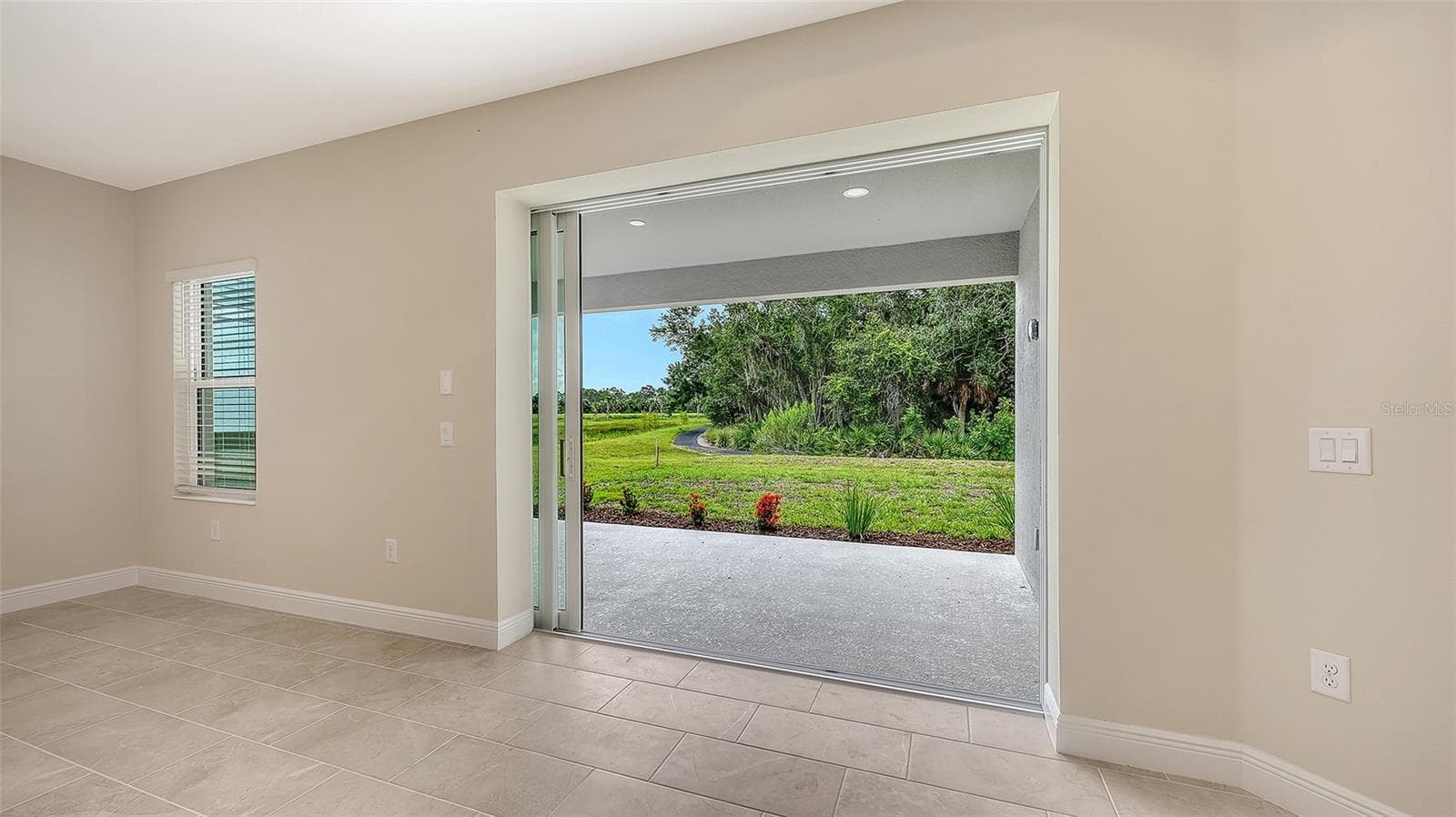 Single Family Residence at 6547 BIG BAYOU DR, SARASOTA, photo 4 of 52