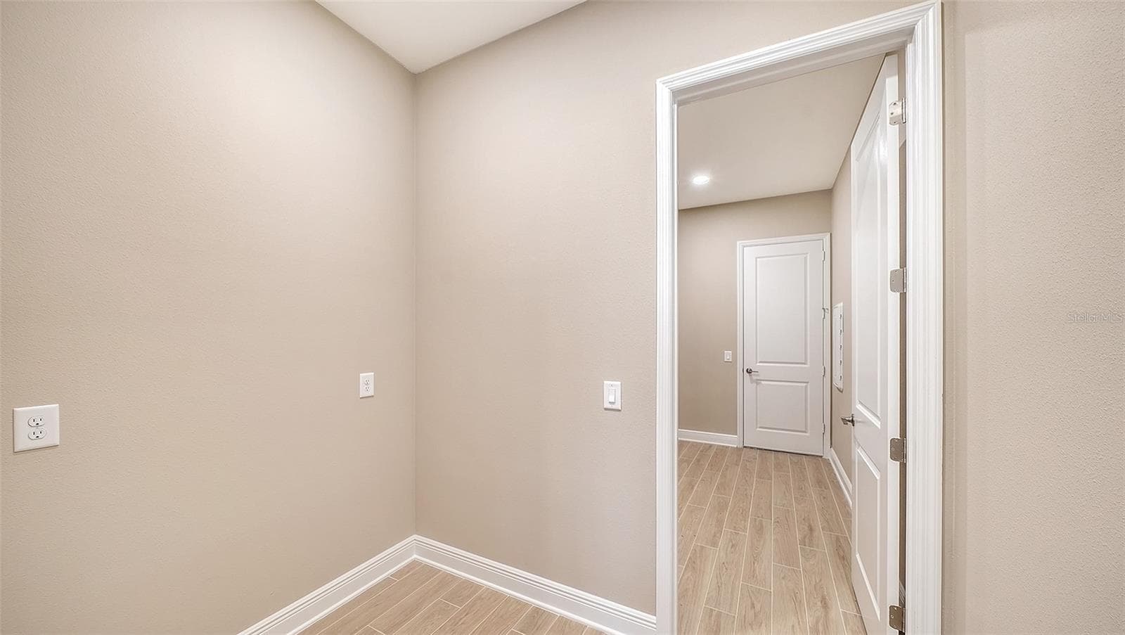 Single Family Residence at 6336 LAKE WOODRUFF CT, SARASOTA, photo 32 of 58