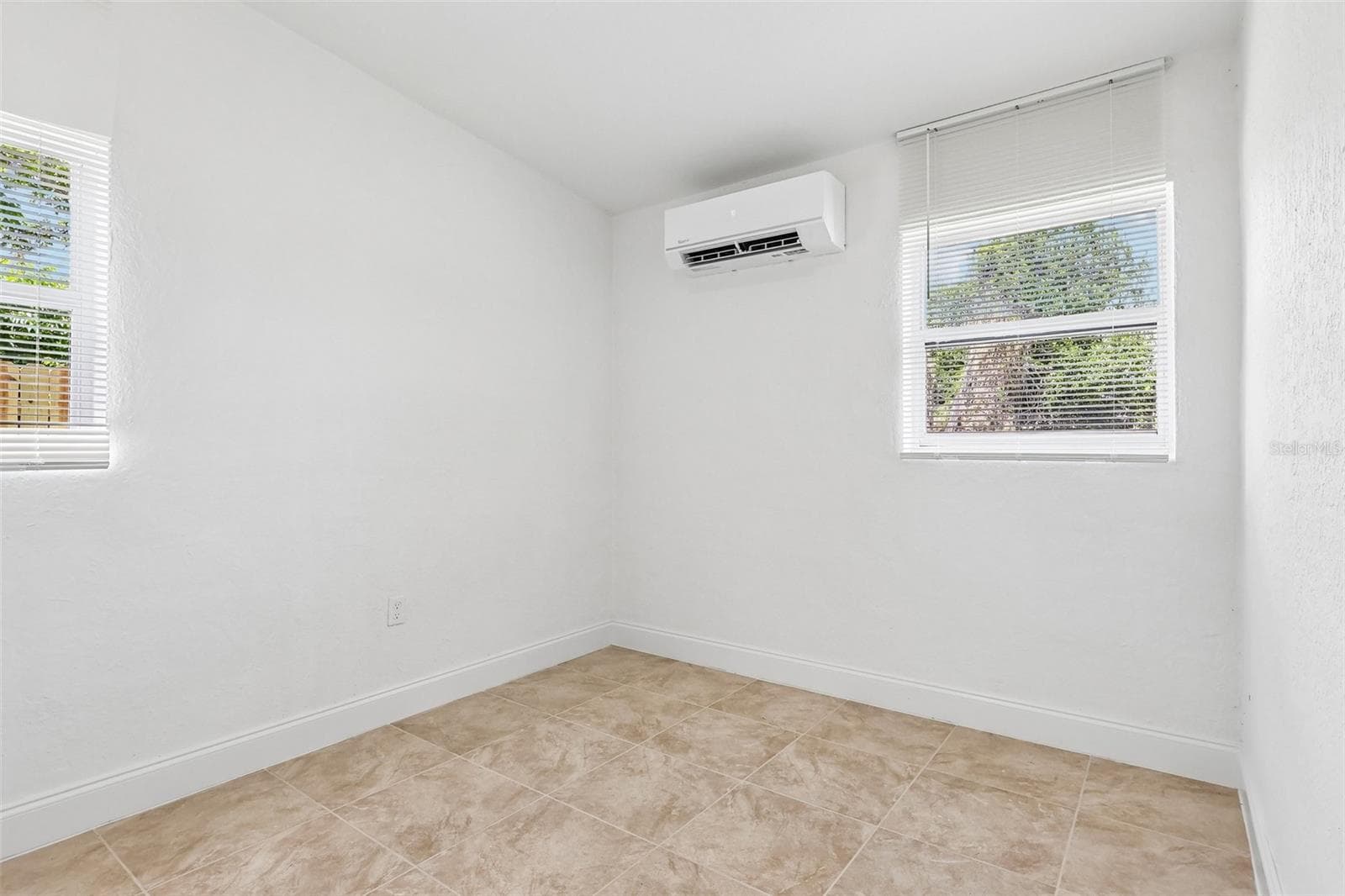 Single Family Residence at 918 FERNDELL RD, ORLANDO, photo 10 of 17