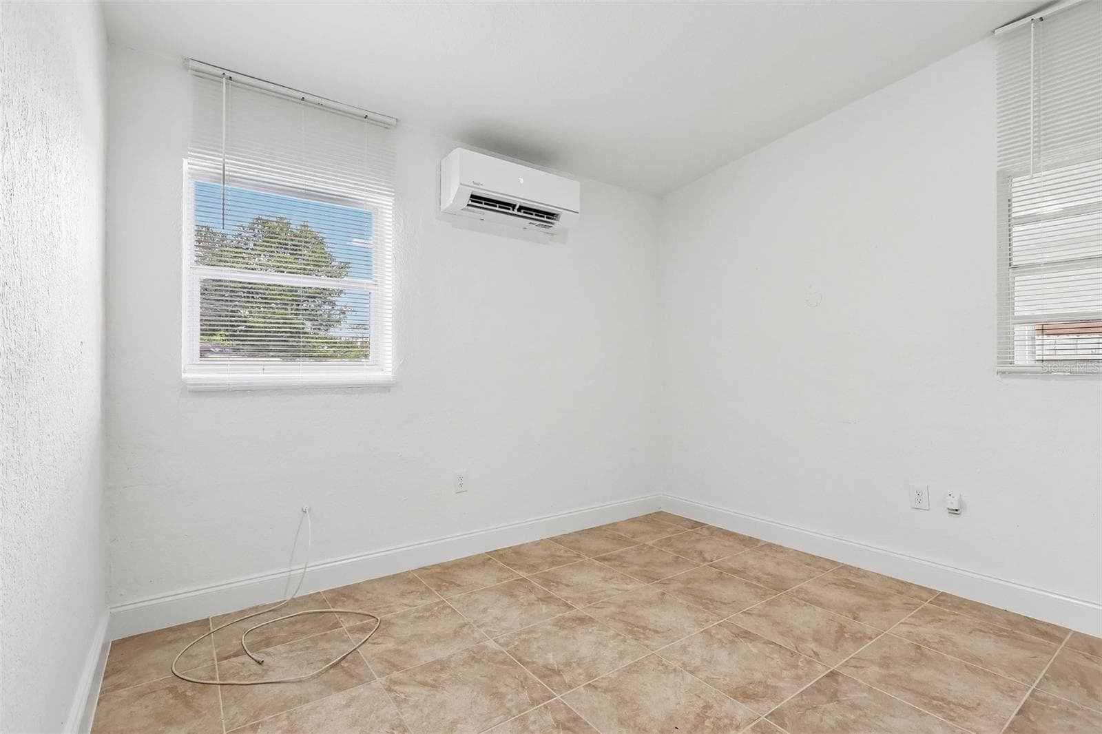 Single Family Residence at 918 FERNDELL RD, ORLANDO, photo 12 of 17