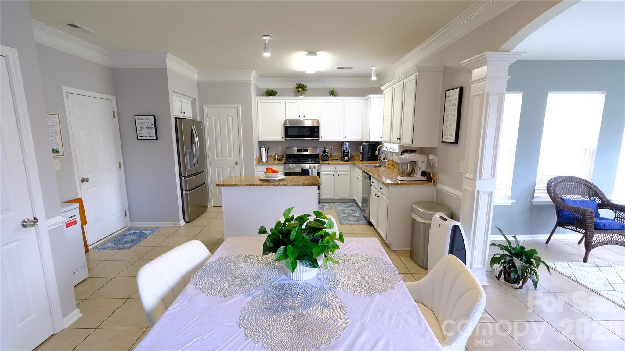 Single Family Residence at 608 Wrayhill Drive, Charlotte, photo 8 of 33