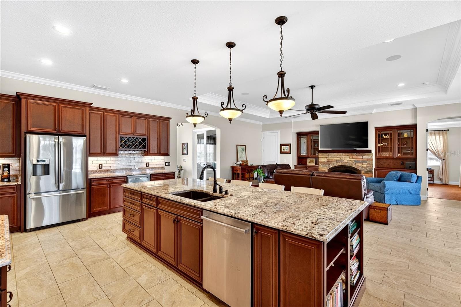 Kitchen island - 5178 SW 93RD LN, OCALA