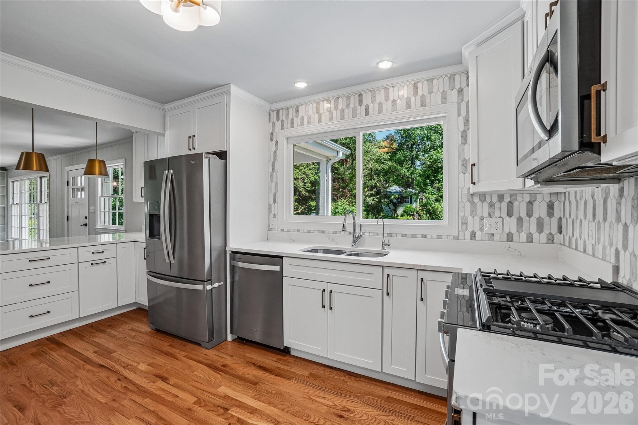 Single Family Residence at 28 Ridgefield Place, Asheville, photo 2 of 48