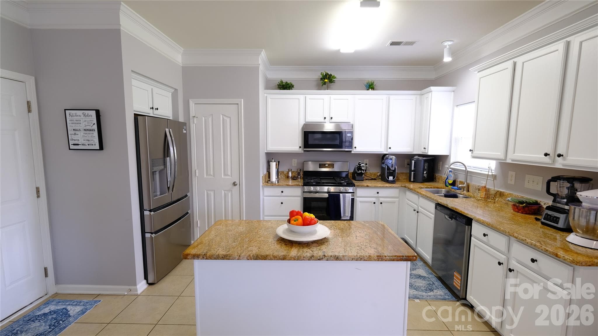 Single Family Residence at 608 Wrayhill Drive, Charlotte, photo 9 of 33