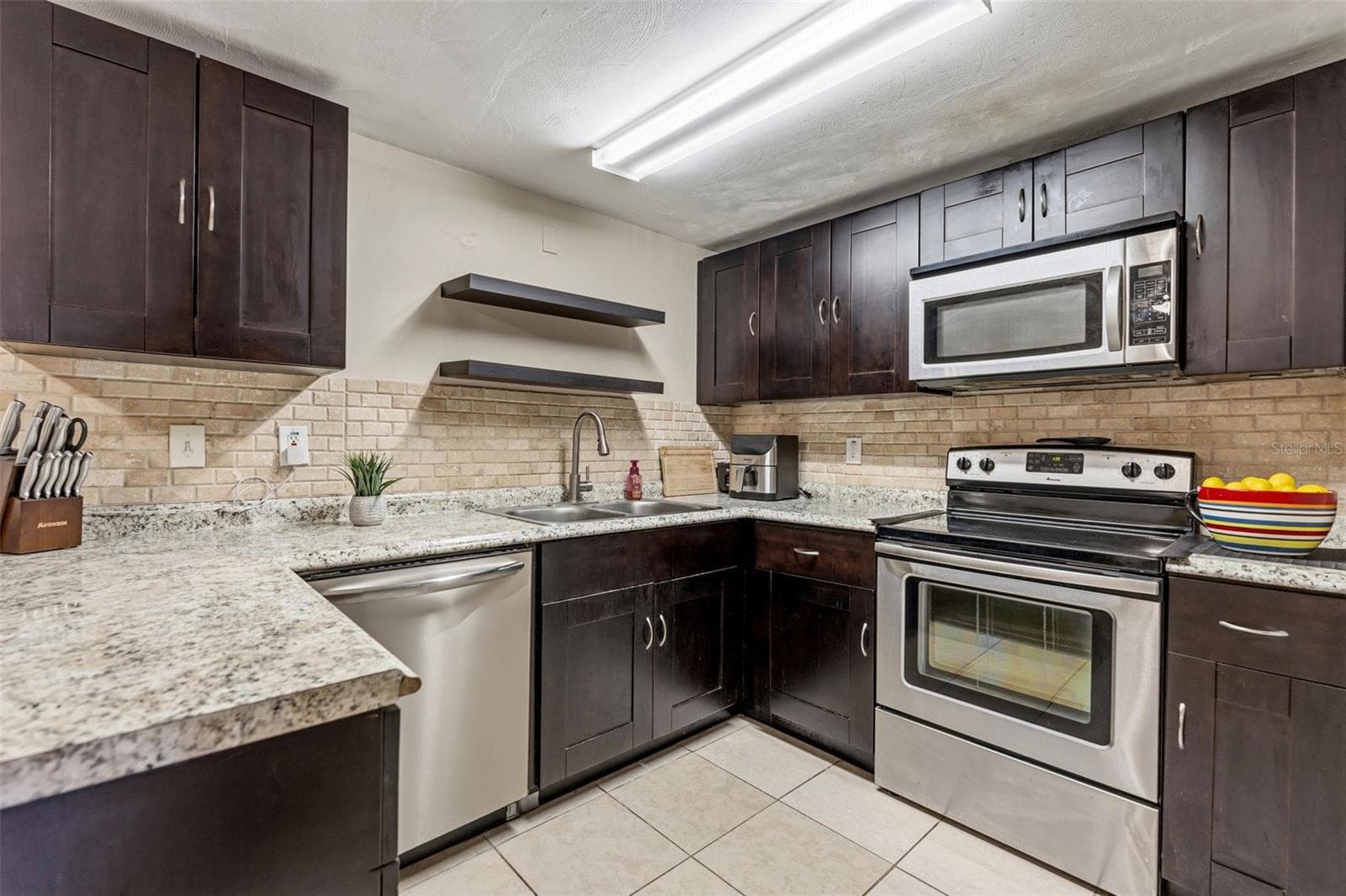 Well appointed kitchen with Stainless appliances - 3849 LUMA DR, HOLIDAY