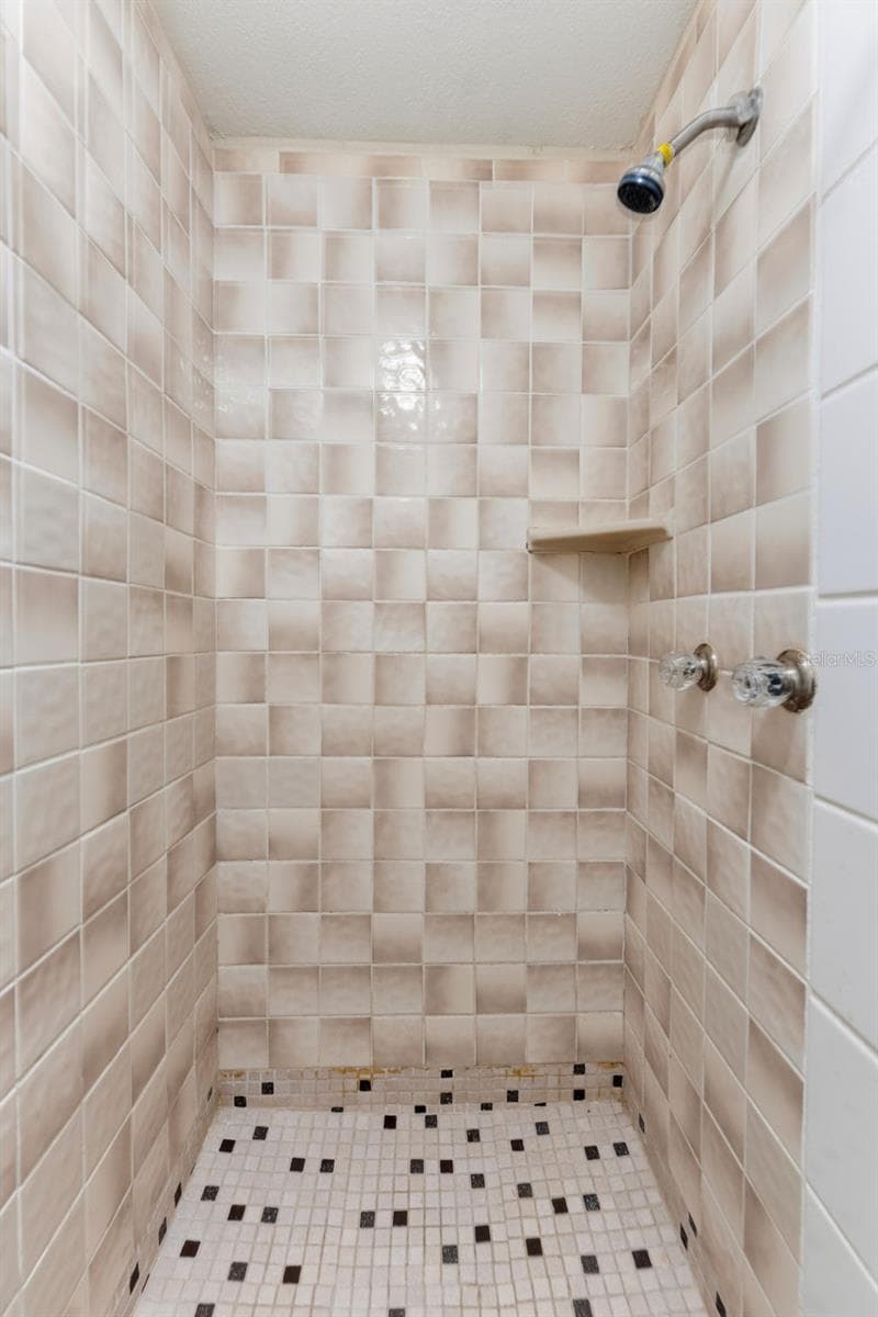 Shower in bathroom 2 - 3849 LUMA DR, HOLIDAY