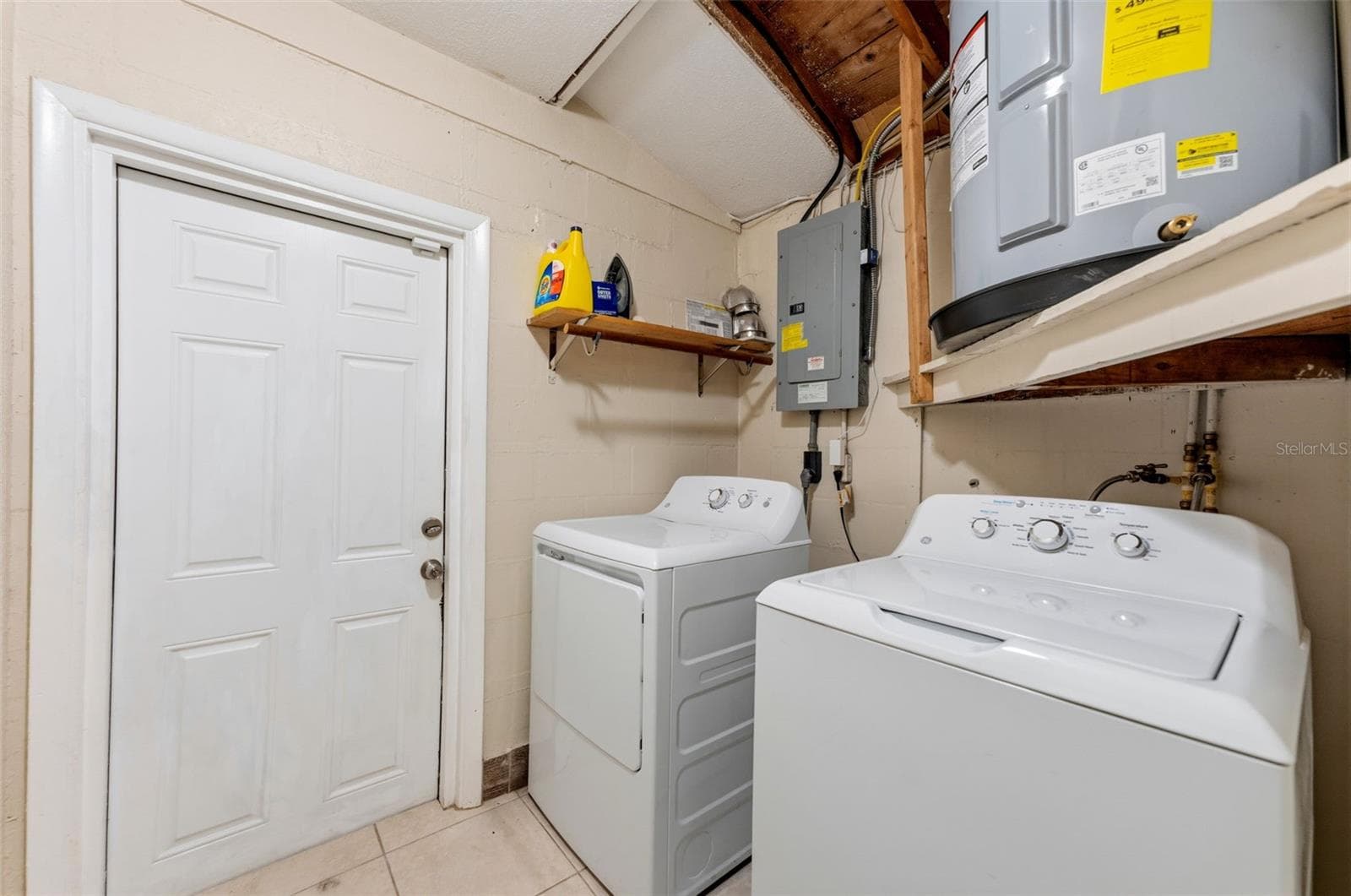 Inside Laundry room with exit to side yard and garage - 3849 LUMA DR, HOLIDAY