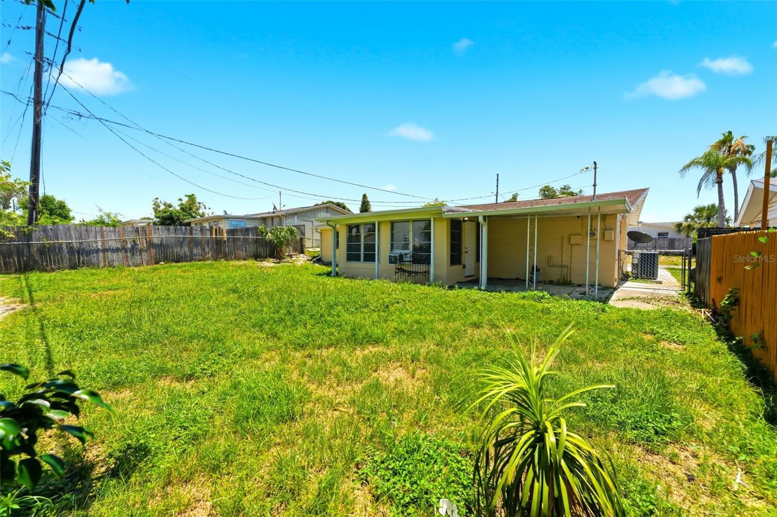 Fully Fenced backyard - 3849 LUMA DR, HOLIDAY