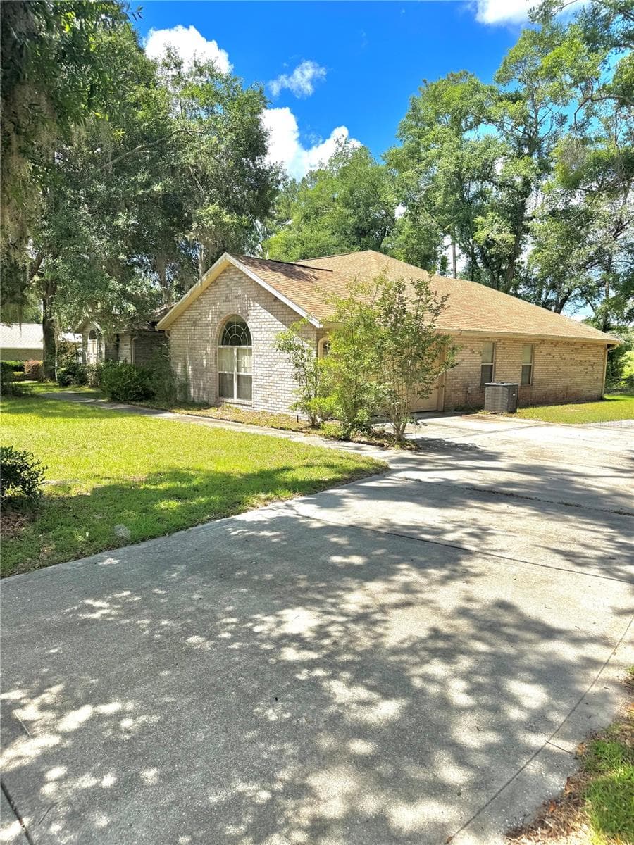 571 NW ZACK DR
