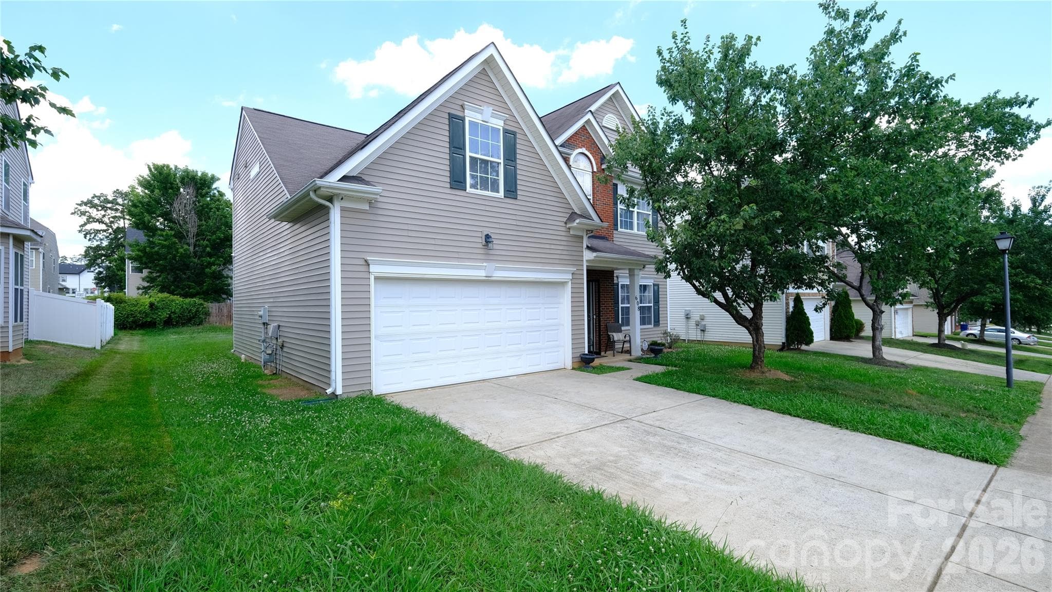 Single Family Residence at 608 Wrayhill Drive, Charlotte, photo 2 of 33