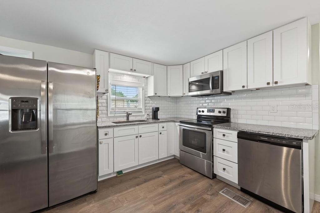Mobile Home at 3527 TIKI DR, HOLIDAY, photo 16 of 52