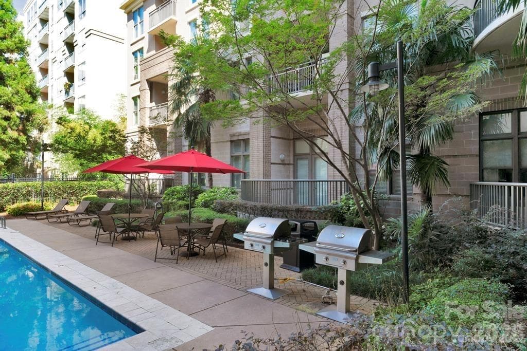 Condominium at 718 W Trade Street, Charlotte, photo 3 of 27