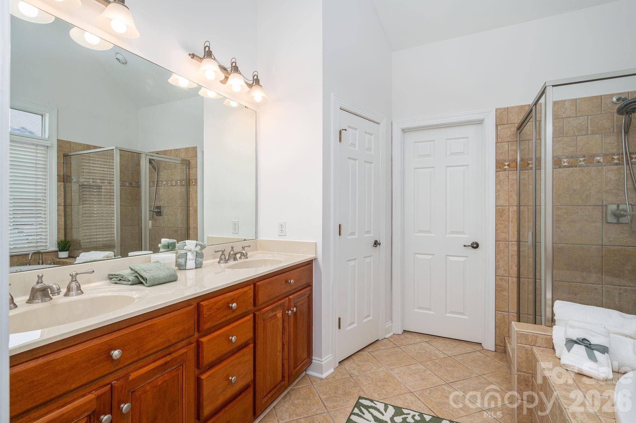 Primary ensuite. - 4017 Foxes Trail, Cramerton