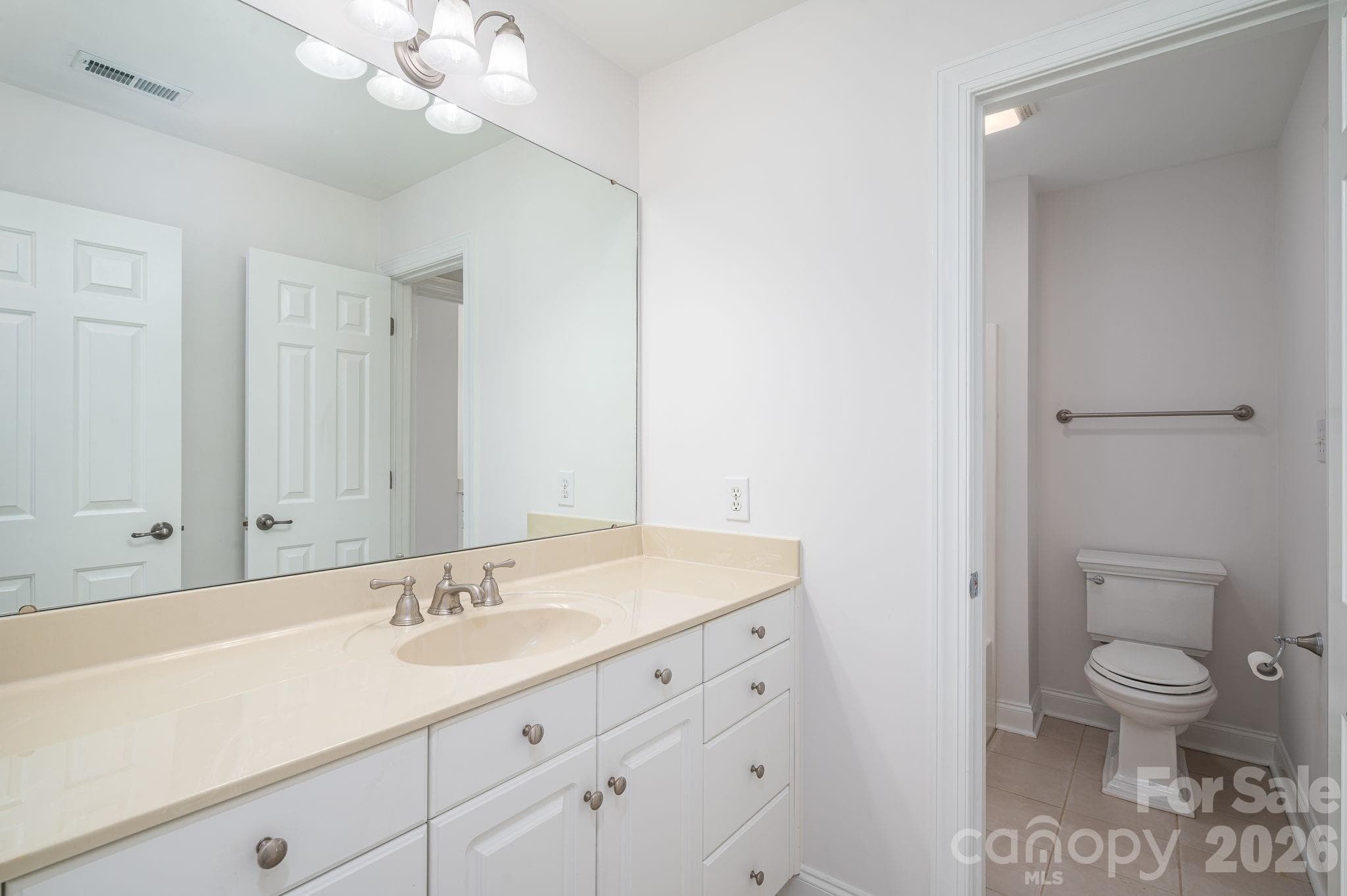 Upstairs Jack and Jill with separate vanities. - 4017 Foxes Trail, Cramerton