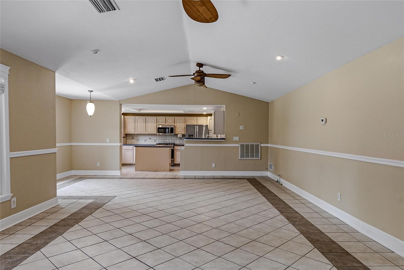 Single Family Residence at 8205 WESTRIDGE DR, TAMPA, photo 7 of 56
