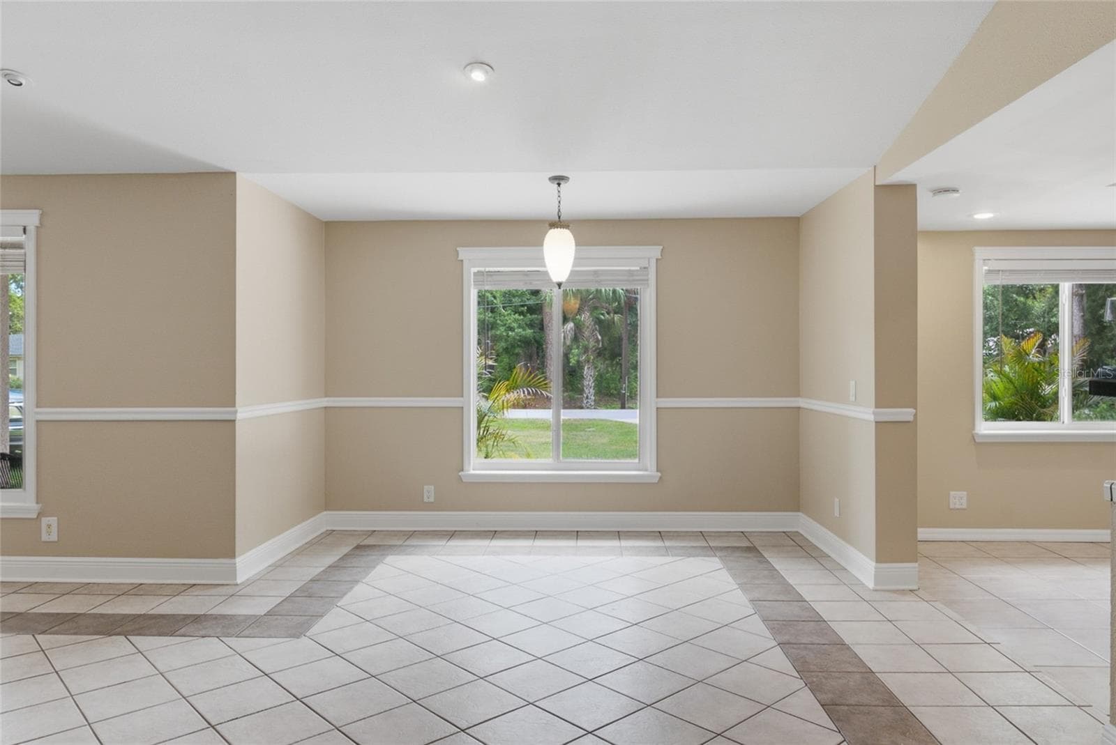 Single Family Residence at 8205 WESTRIDGE DR, TAMPA, photo 9 of 56