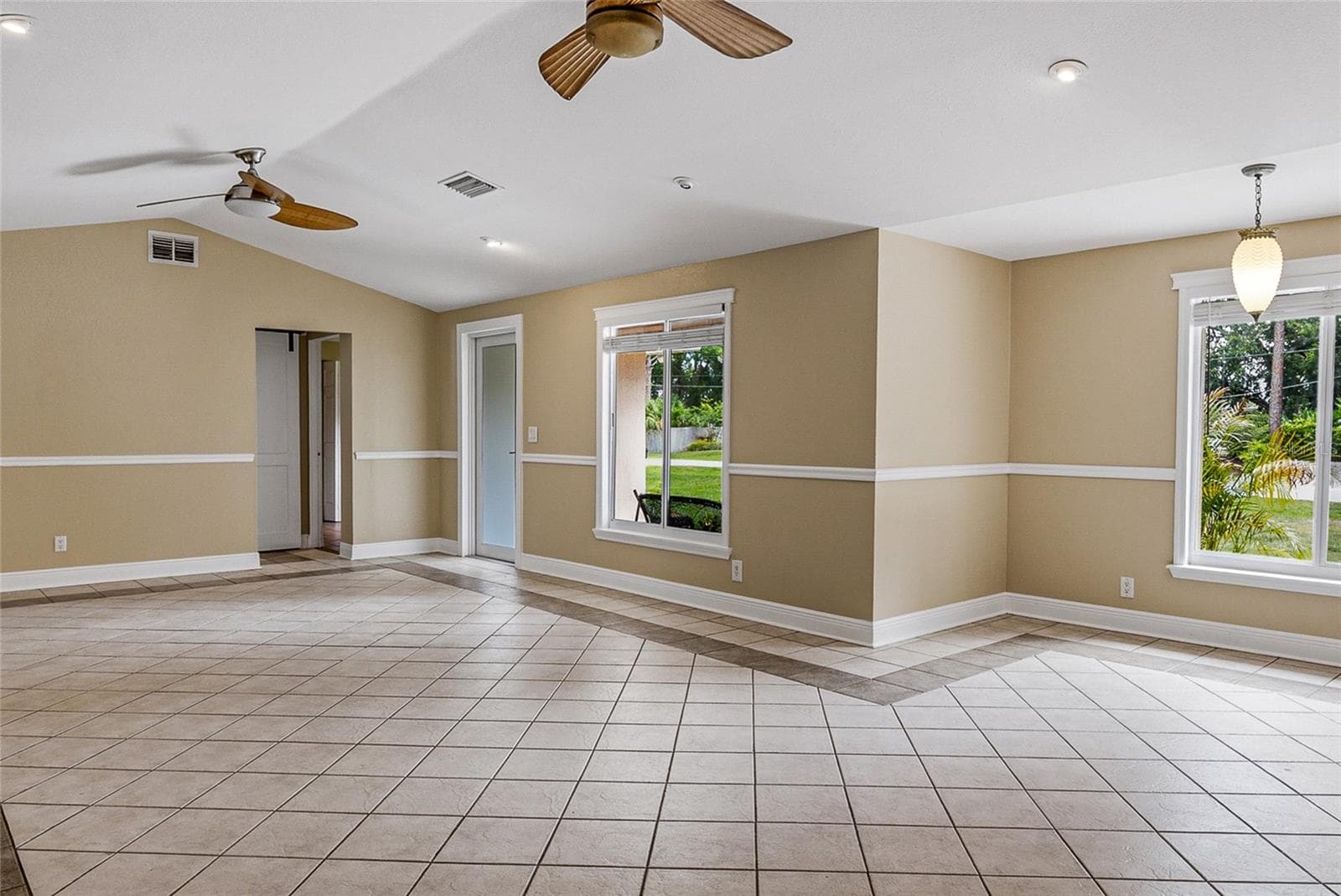 Single Family Residence at 8205 WESTRIDGE DR, TAMPA, photo 11 of 56