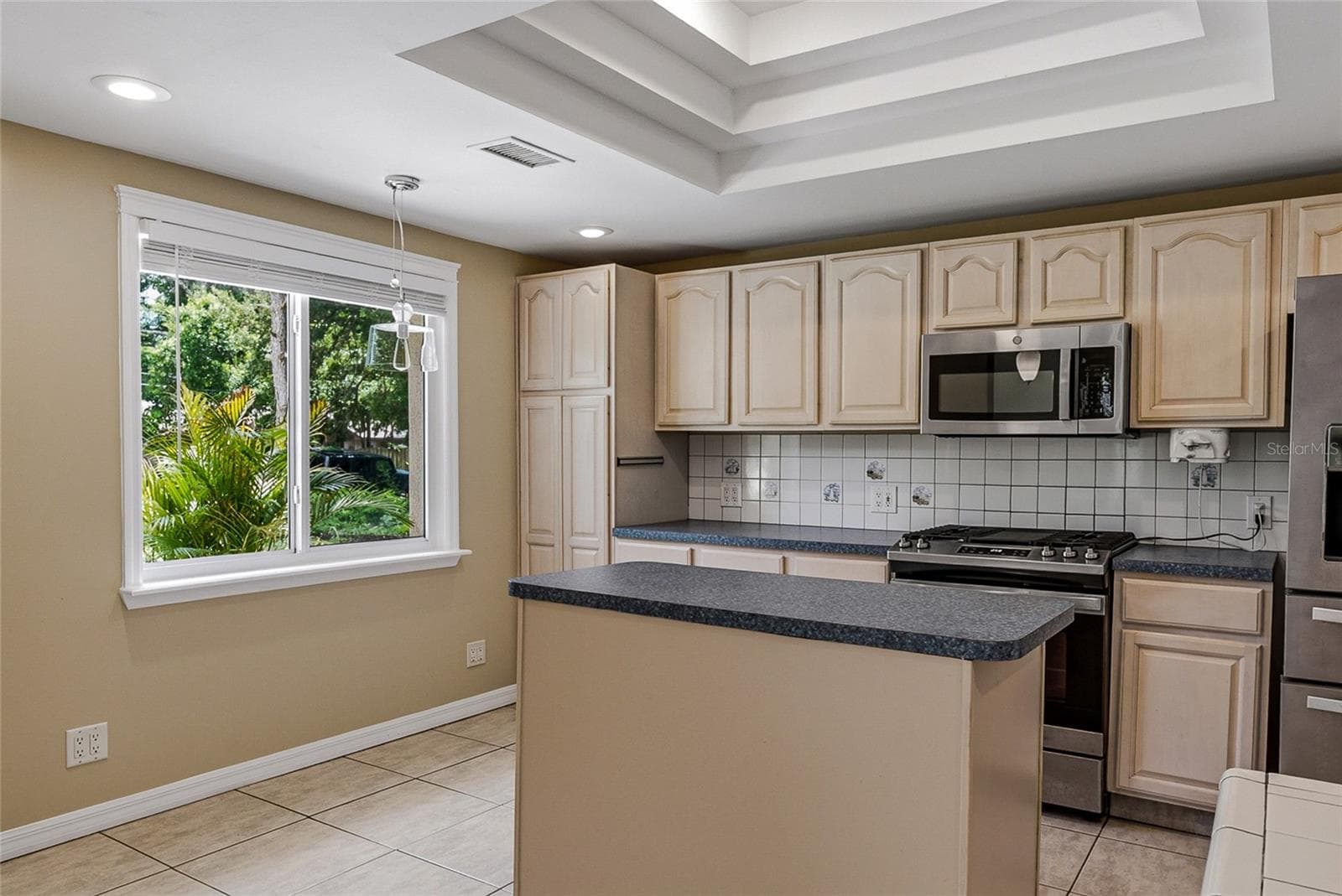 Single Family Residence at 8205 WESTRIDGE DR, TAMPA, photo 15 of 56