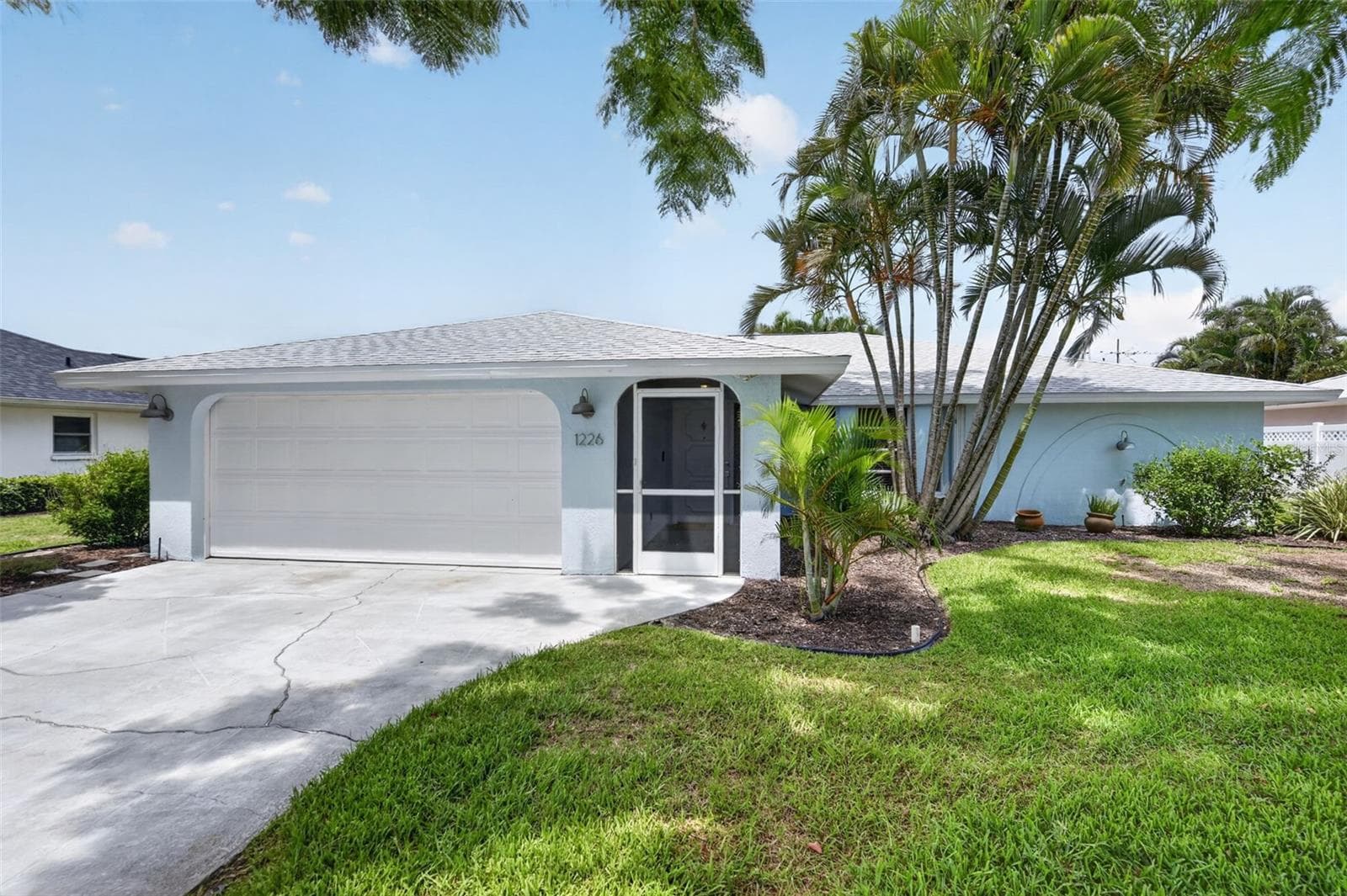 Front elevation of home - 1226 PINE NEEDLE RD, VENICE