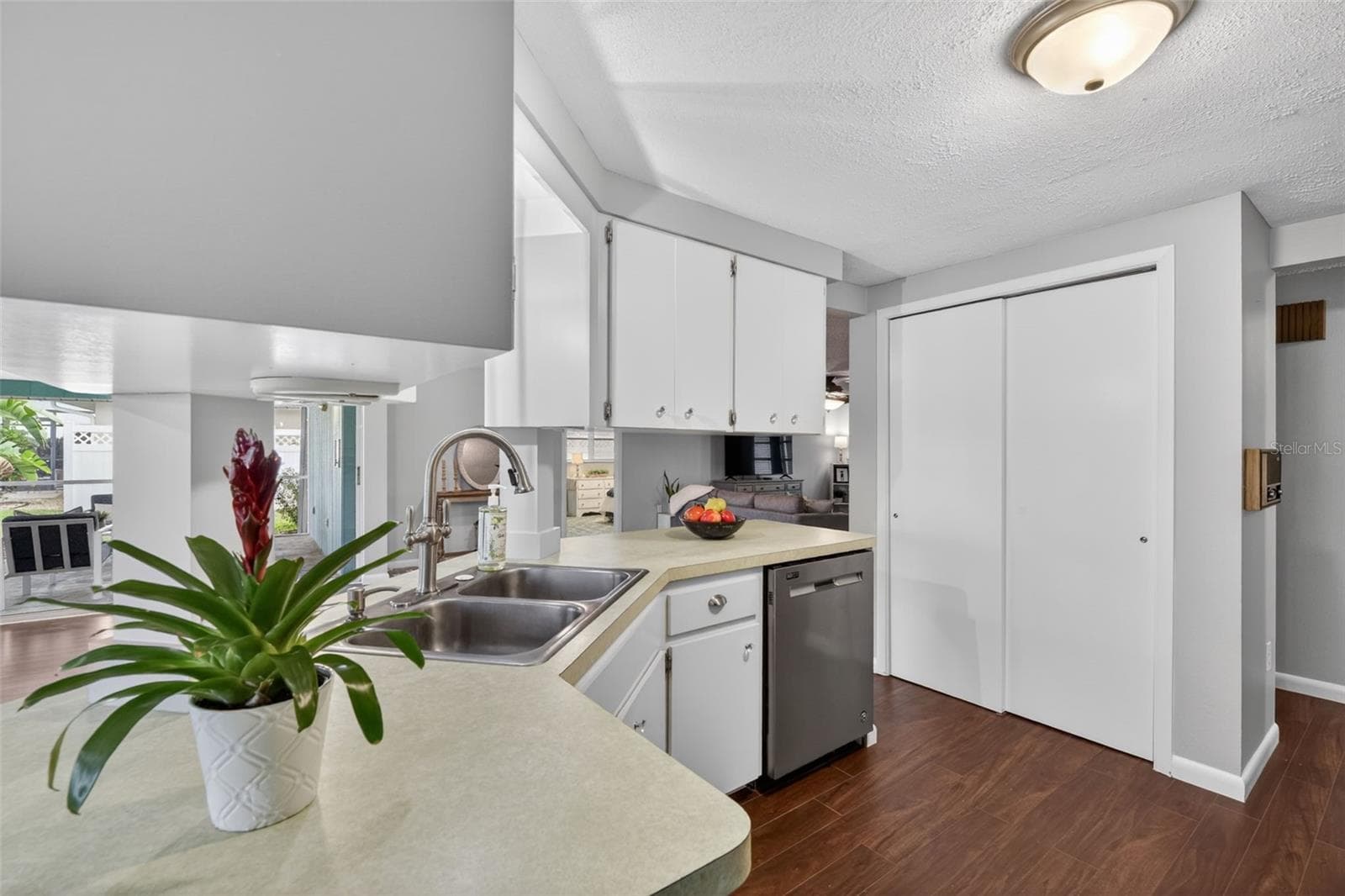 Spacious Kitchen with Additional Storage - 1226 PINE NEEDLE RD, VENICE
