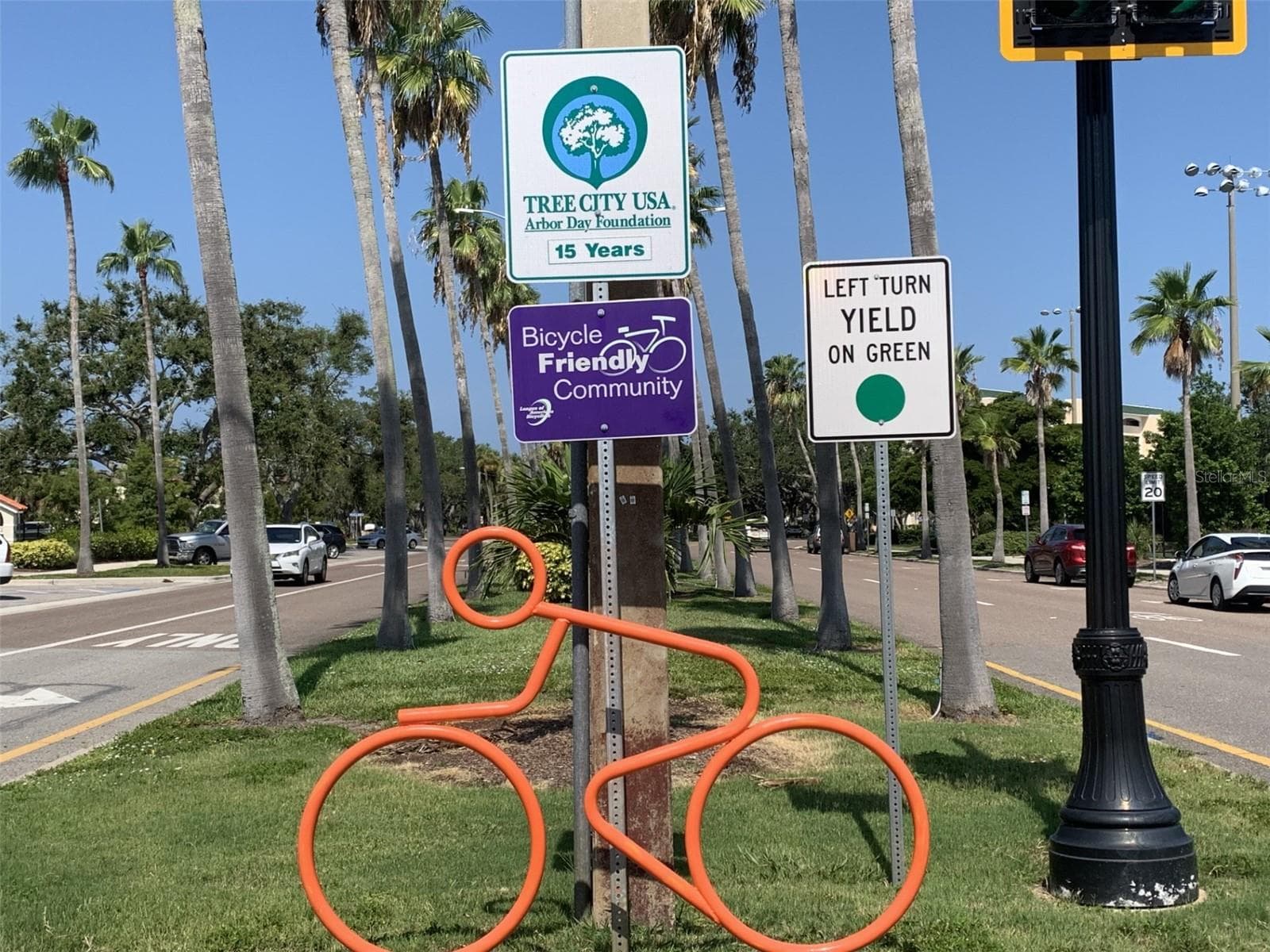 Just Minutes from the Legacy Trail - 1226 PINE NEEDLE RD, VENICE