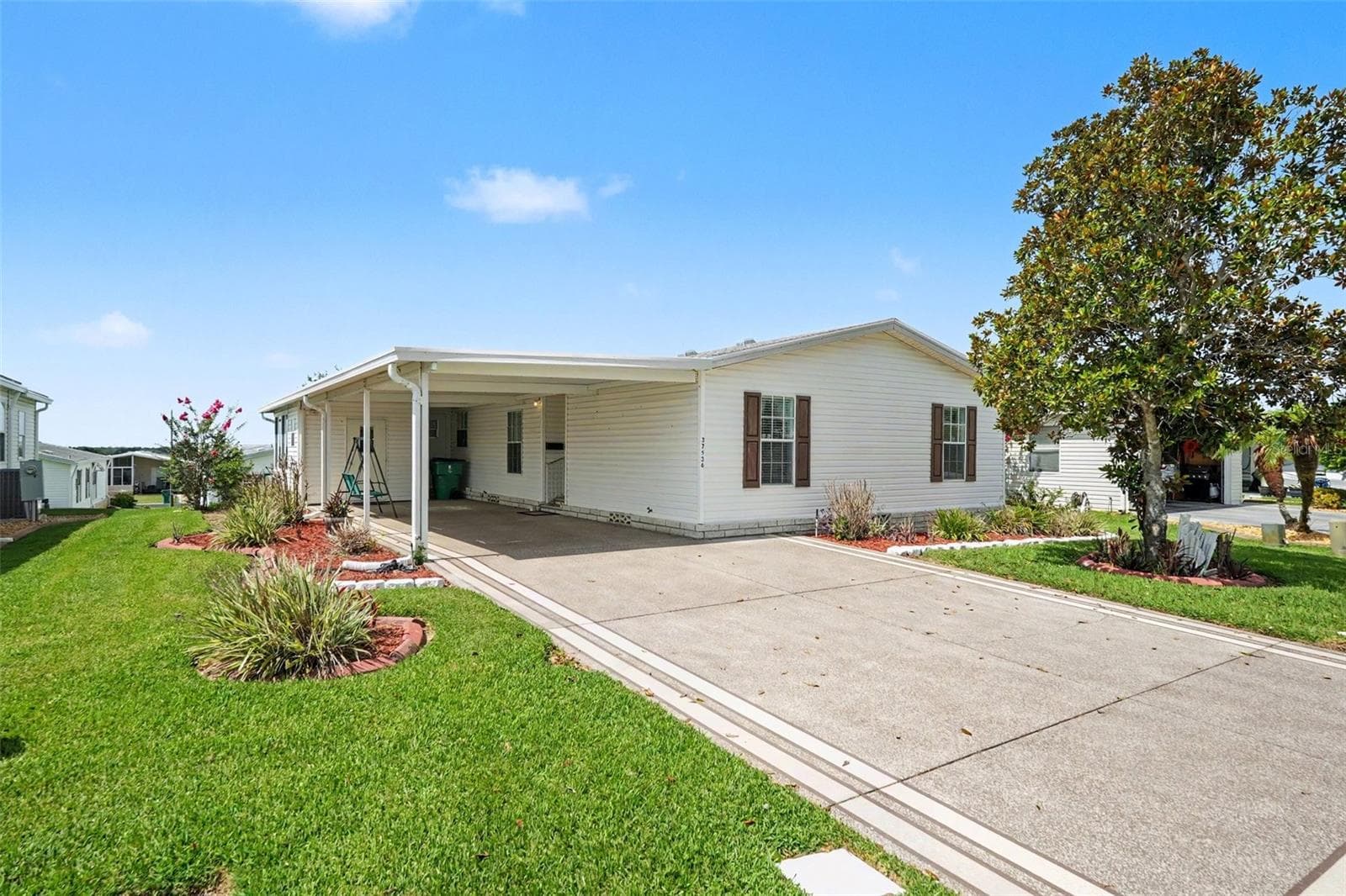 Manufactured Home at 37536 GILL AVE, ZEPHYRHILLS, photo 3 of 26