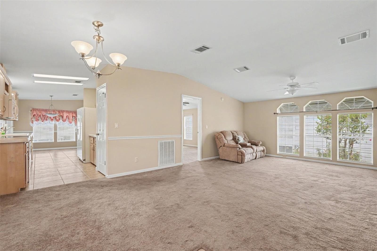 Manufactured Home at 37536 GILL AVE, ZEPHYRHILLS, photo 7 of 26