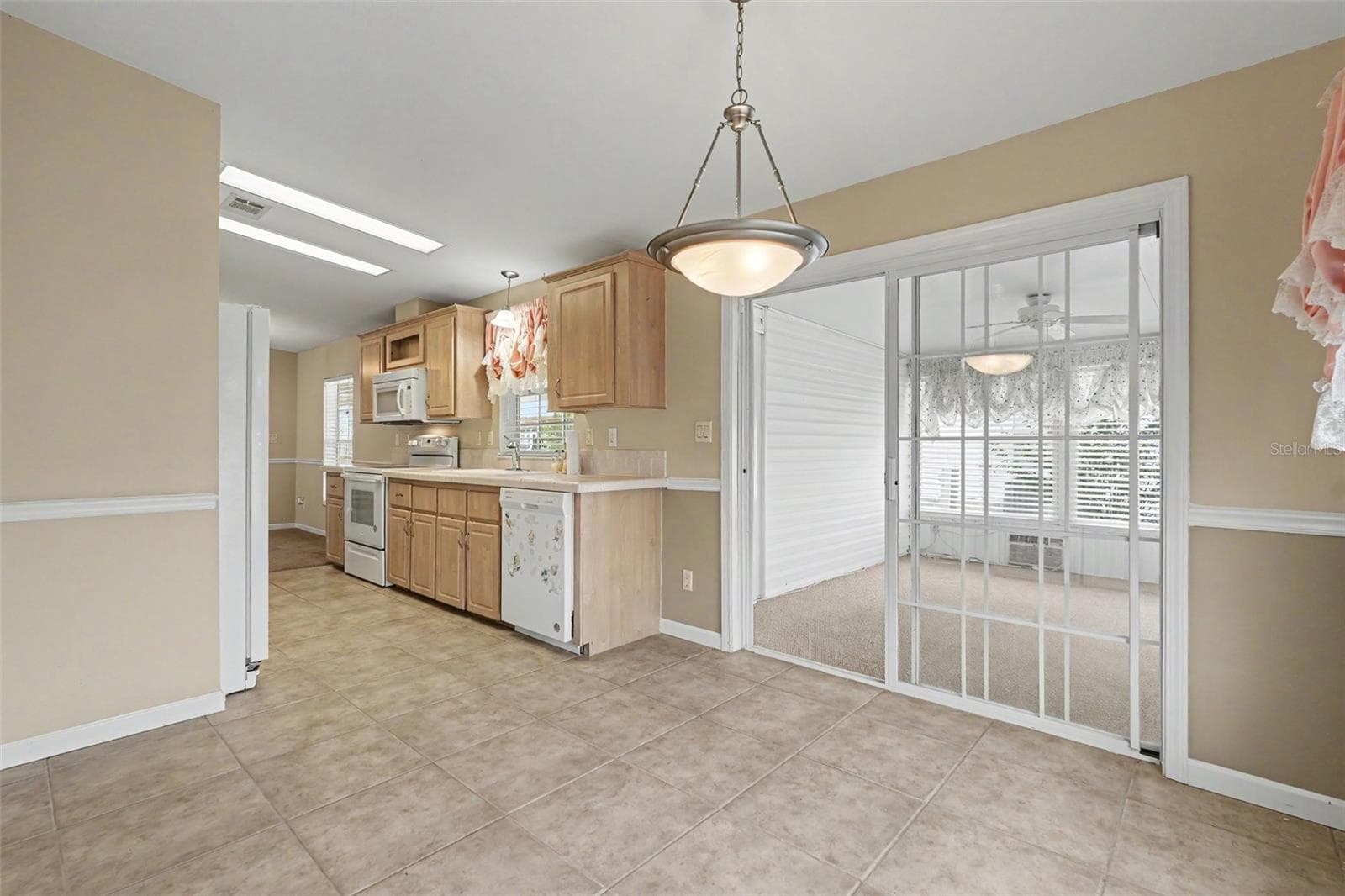 Manufactured Home at 37536 GILL AVE, ZEPHYRHILLS, photo 8 of 26