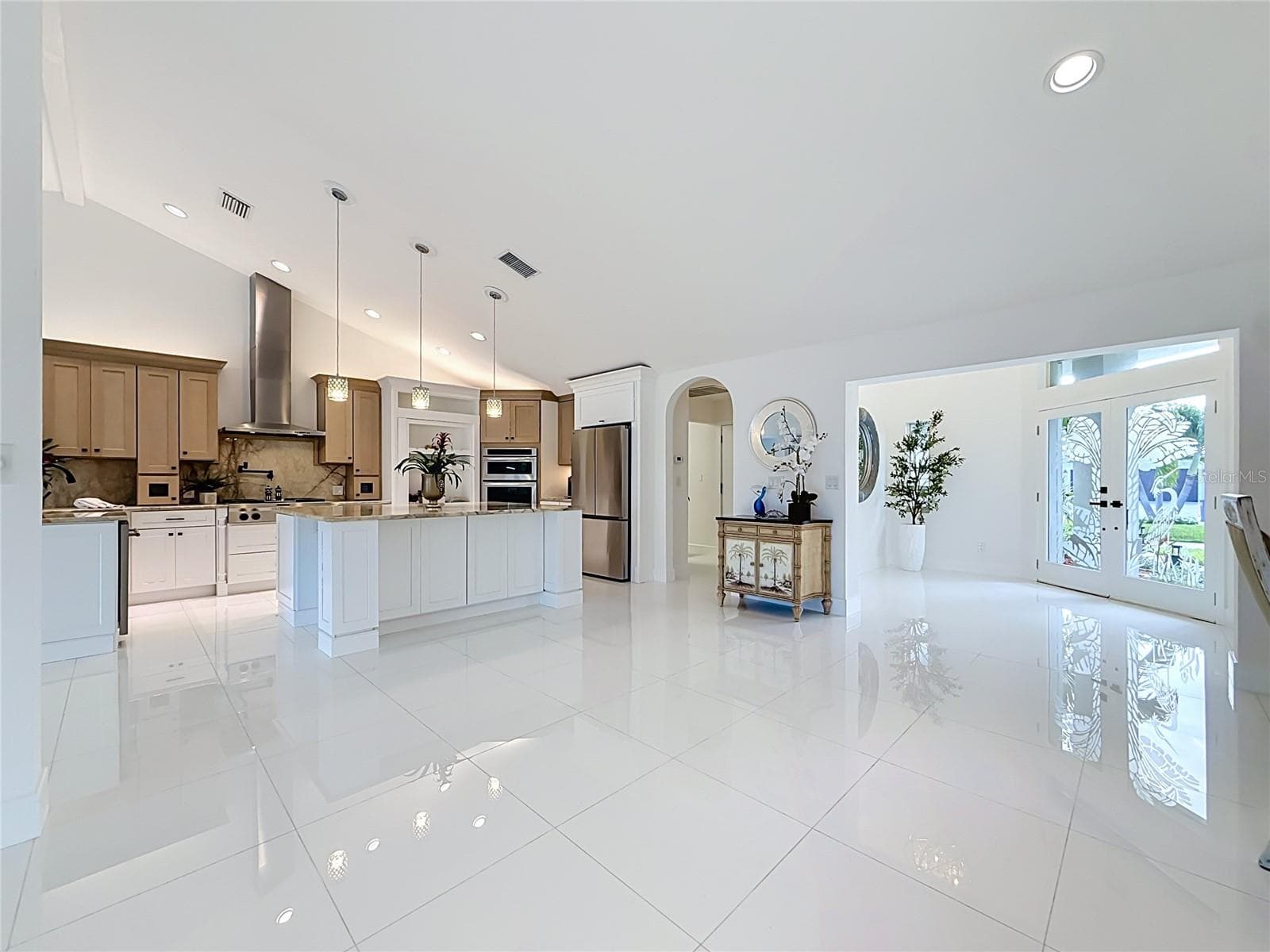 Single Family Residence at 324 LEEWARD IS, CLEARWATER BEACH, photo 16 of 77