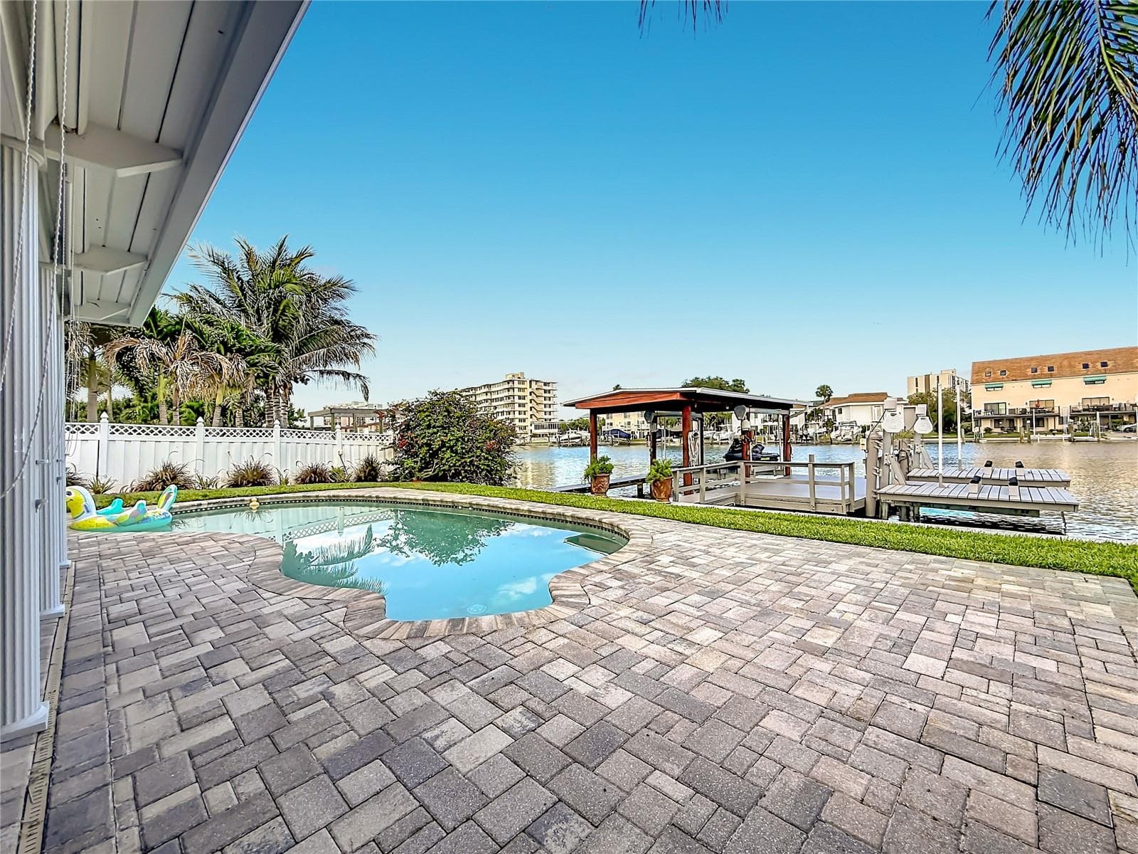Single Family Residence at 324 LEEWARD IS, CLEARWATER BEACH, photo 46 of 77