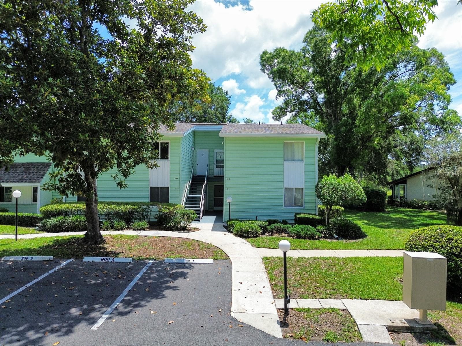 608 MIDWAY DR #A