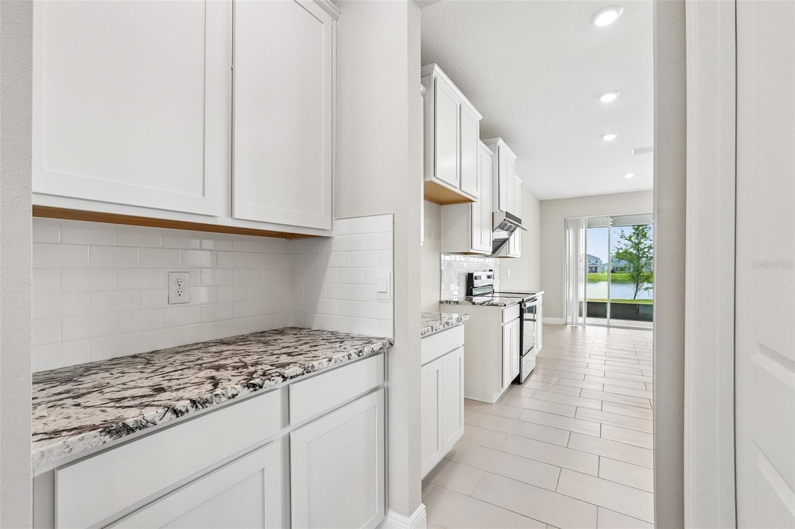 Single Family Residence at 327 MANGROVE MANOR DR, APOLLO BEACH, photo 4 of 30